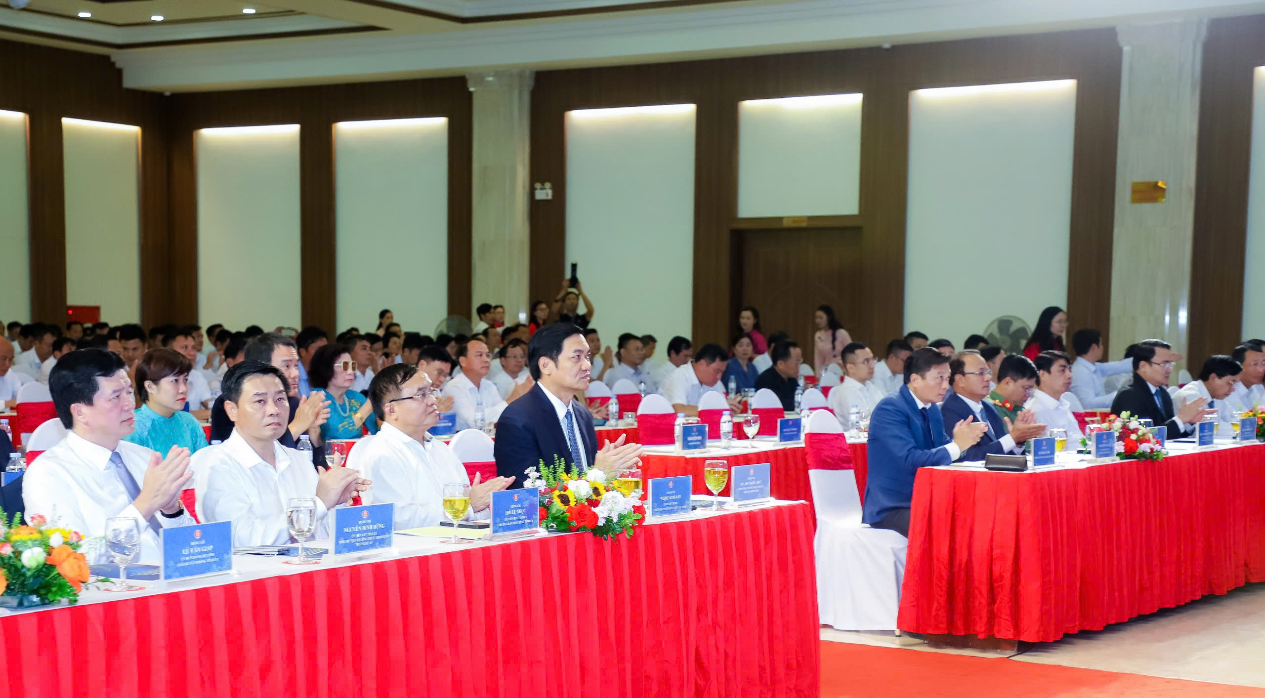 Lãnh đạo tỉnh Nghệ An gặp mặt các doanh nghiệp, doanh nhân tiêu biểu năm 2025