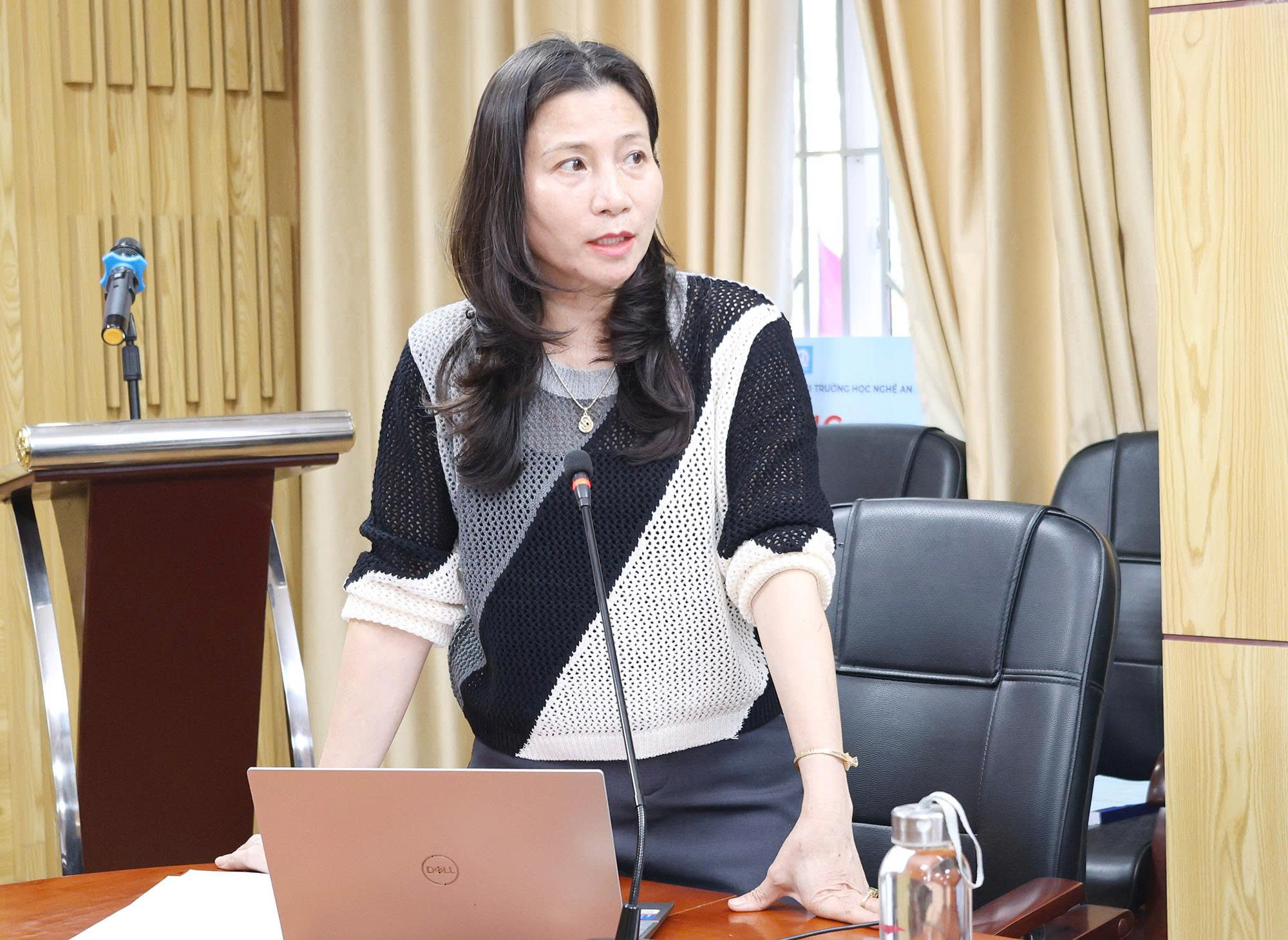 Anh-tin-bai
