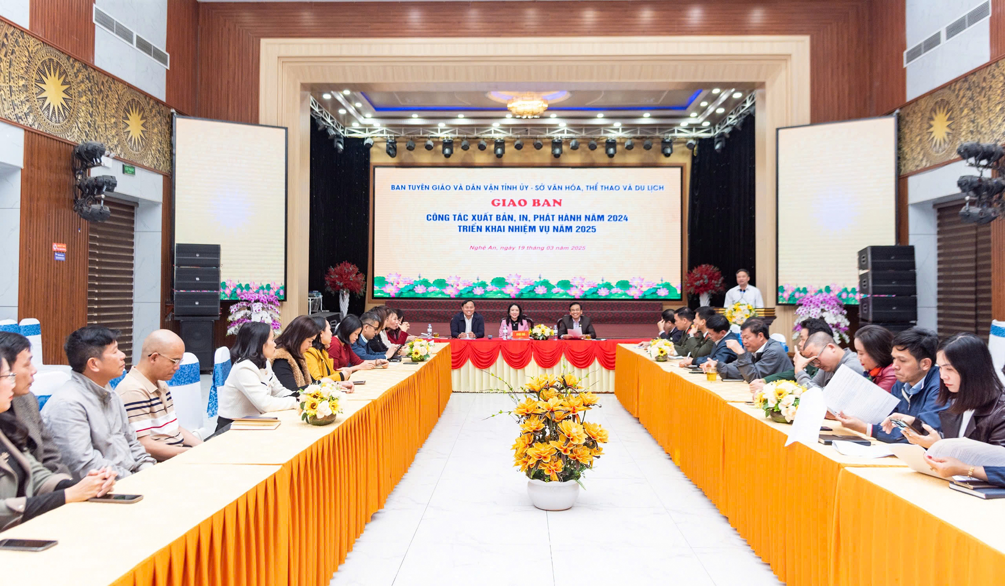 Hướng đến nền xuất bản, in, phát hành chuyên nghiệp, hiện đại