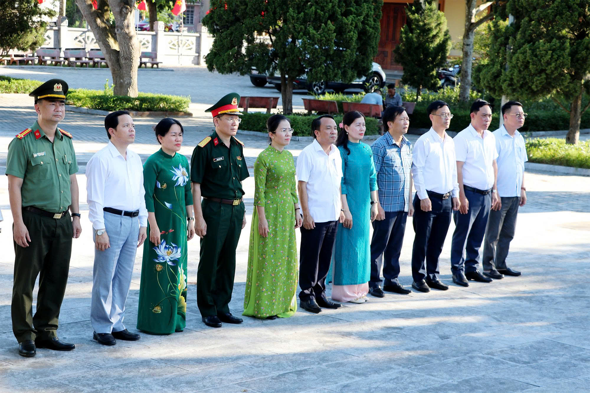 Anh-tin-bai