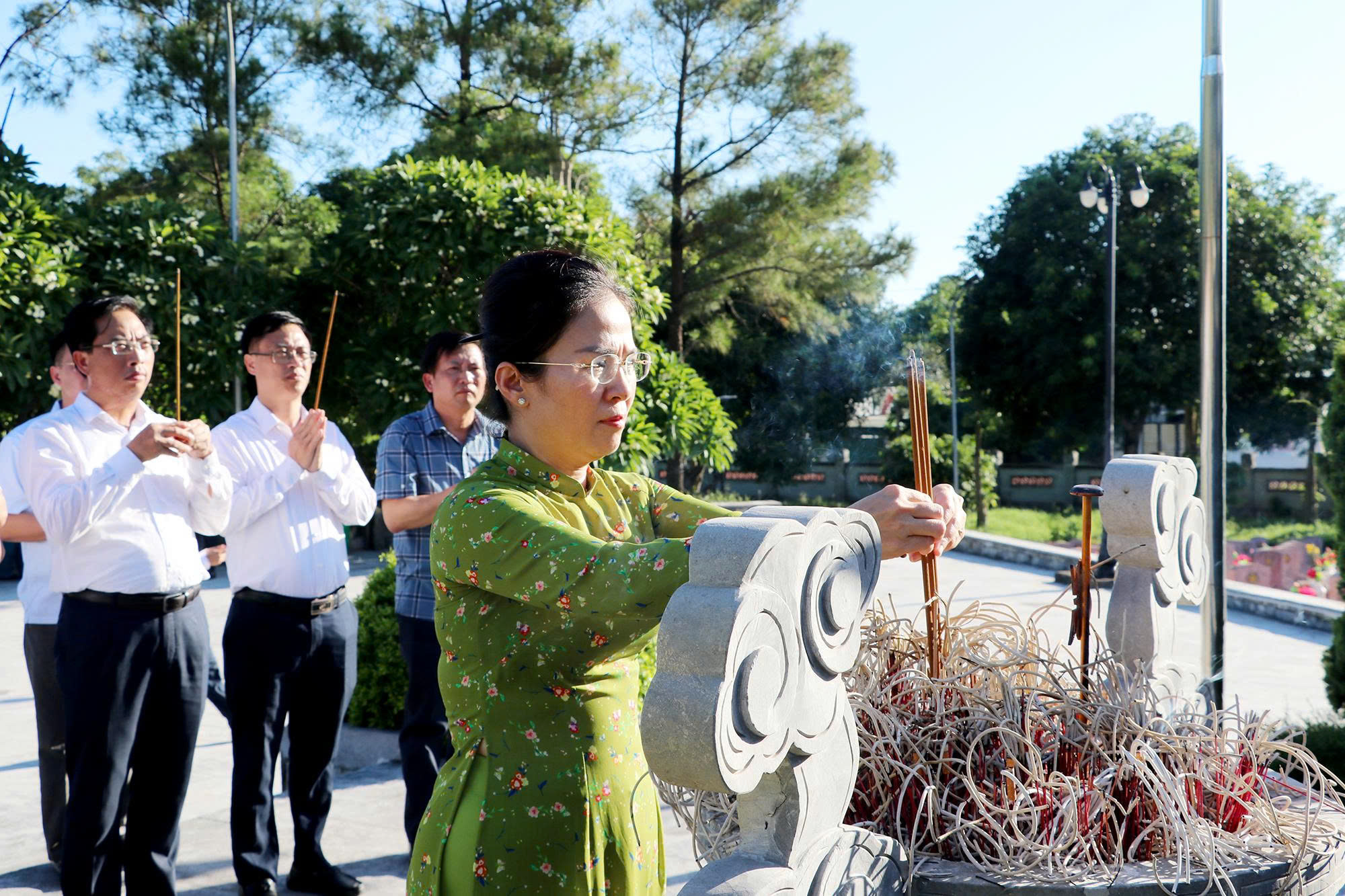 Anh-tin-bai