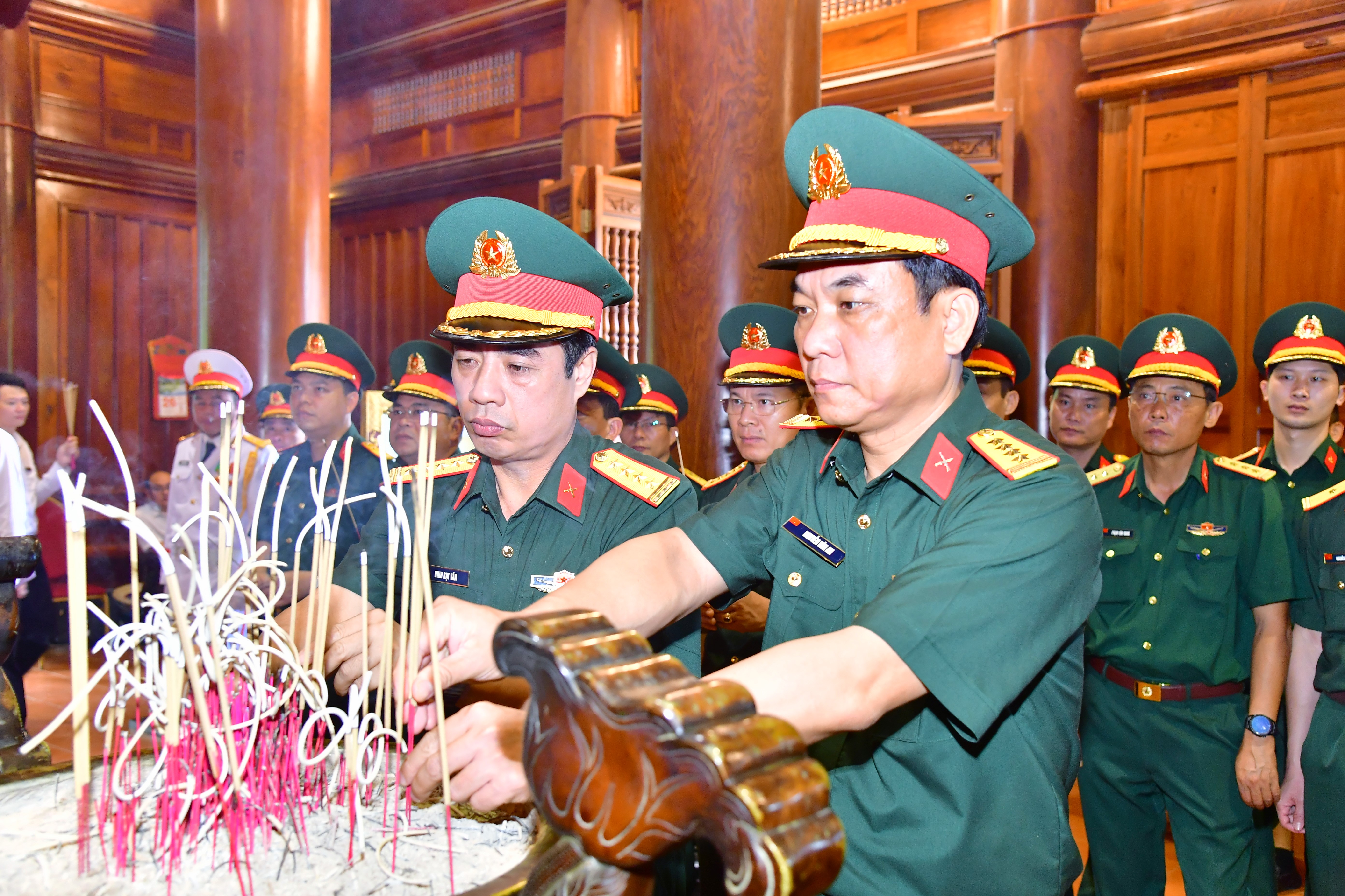 Anh-tin-bai