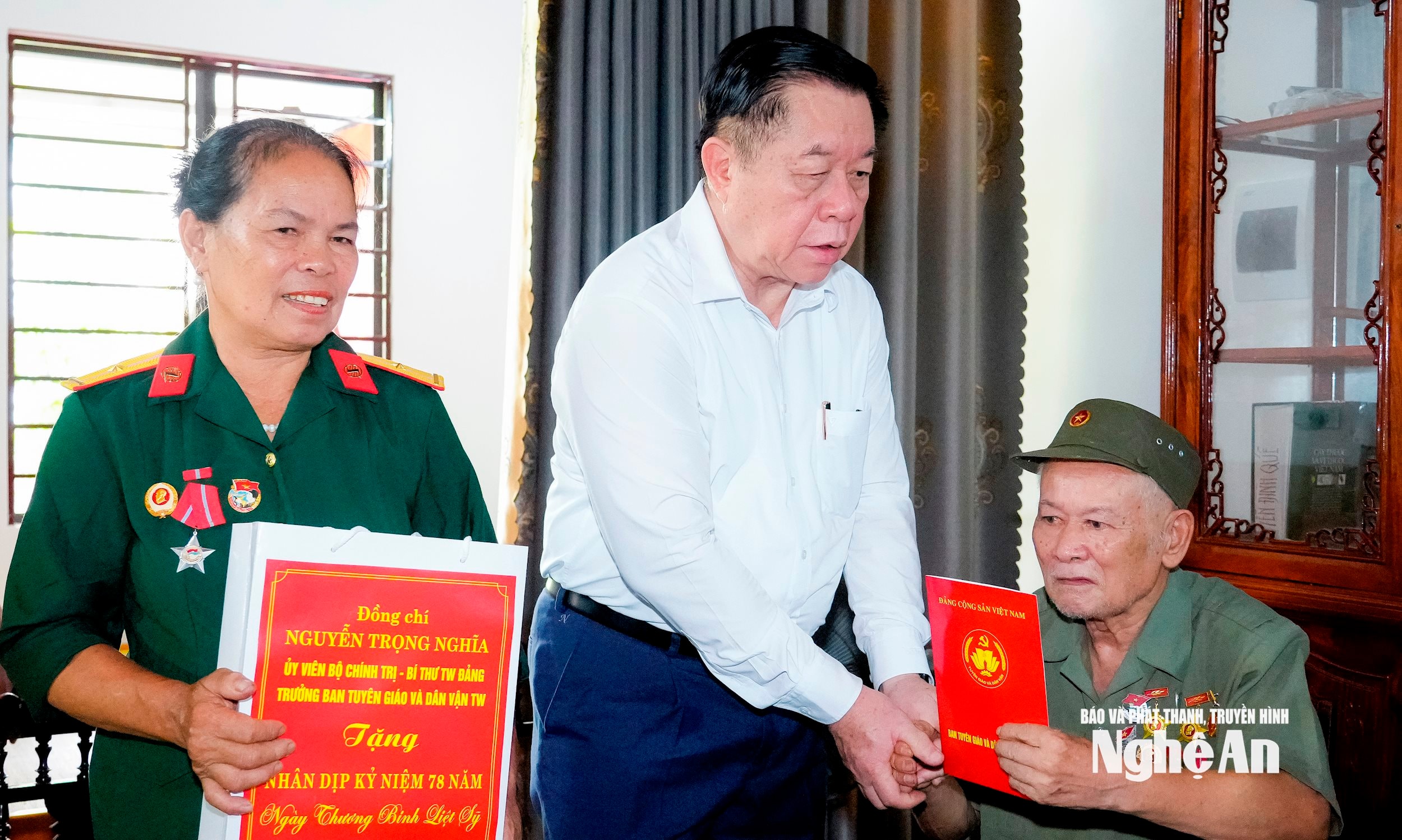 Anh-tin-bai