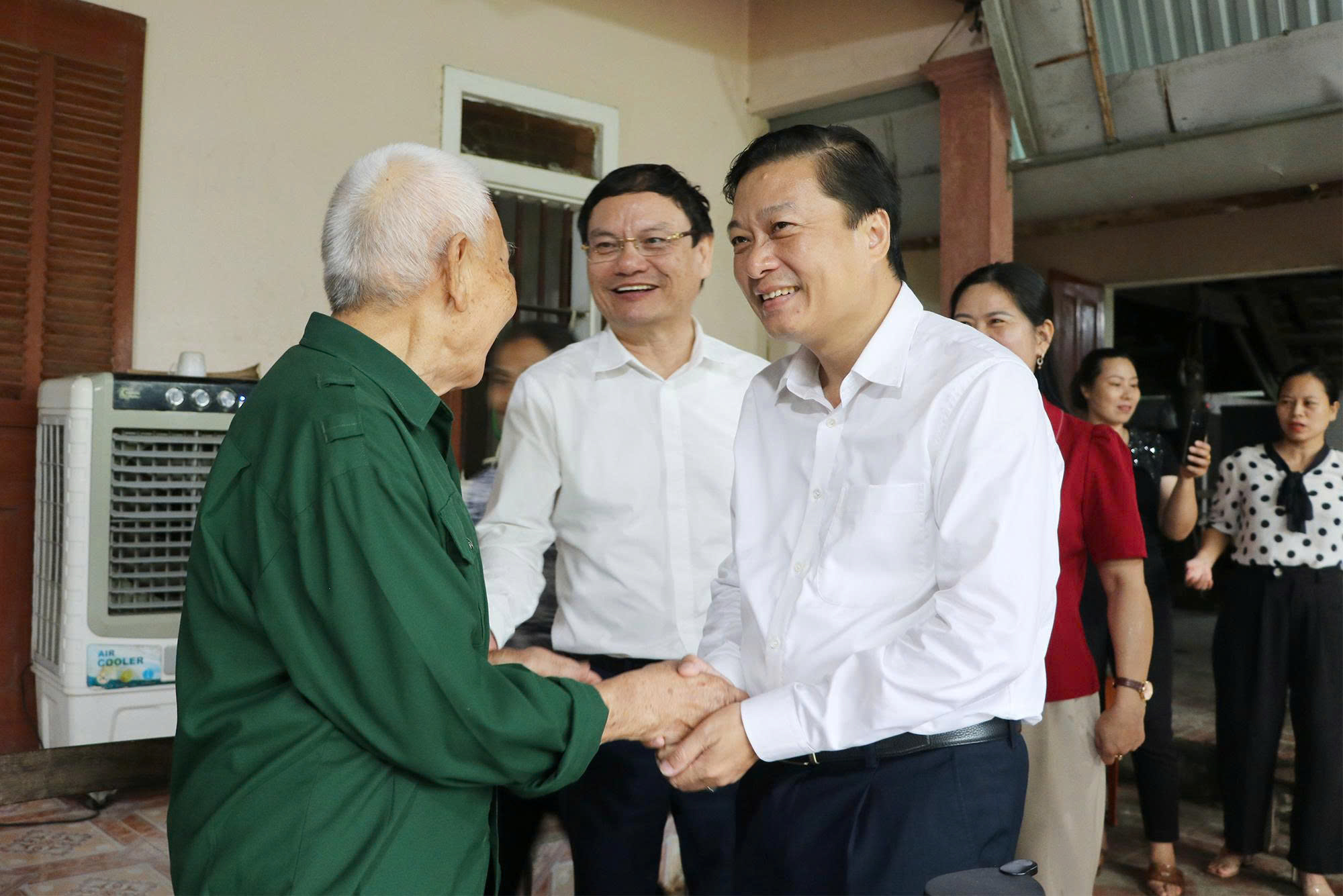 Anh-tin-bai