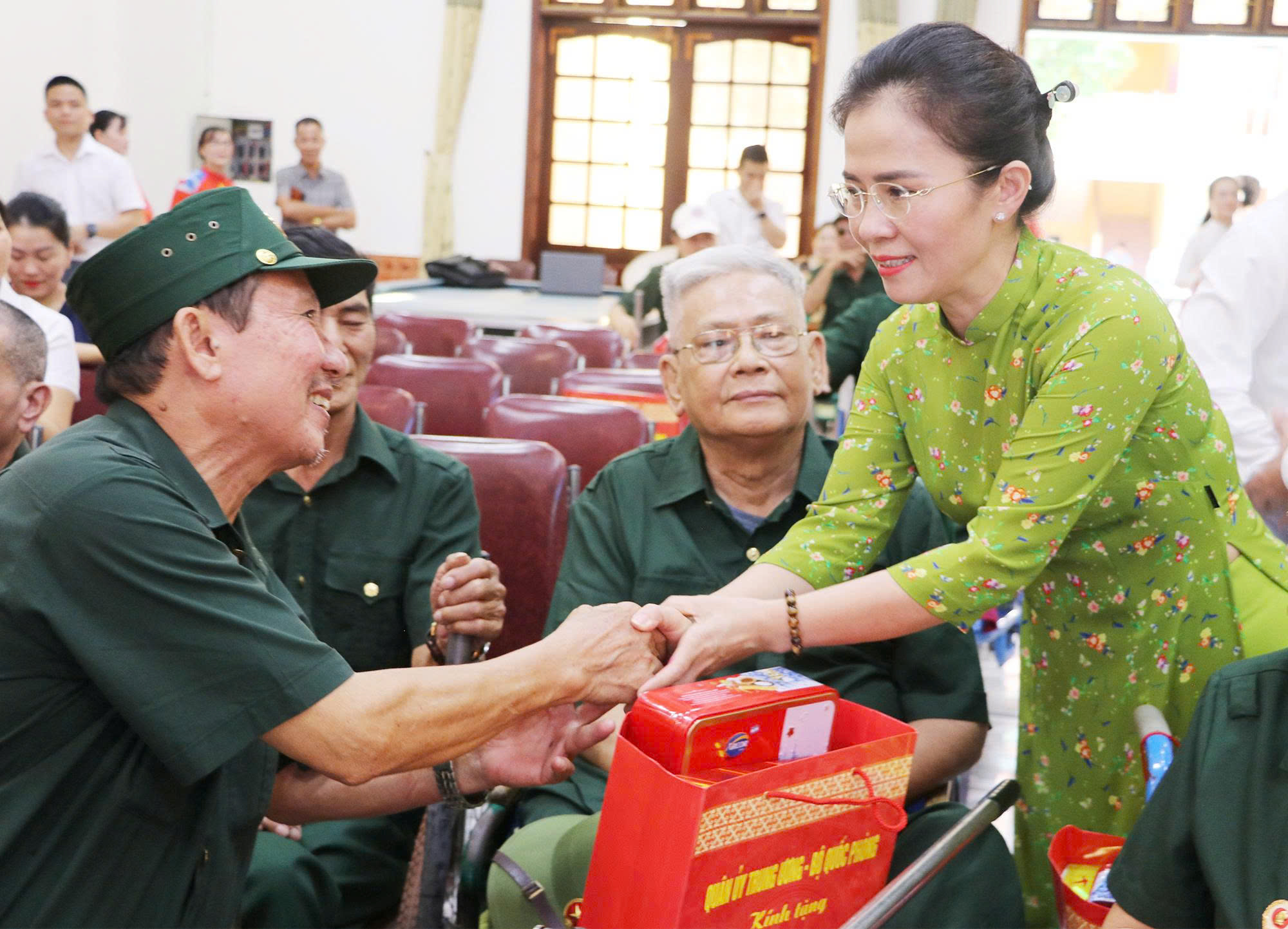 Anh-tin-bai