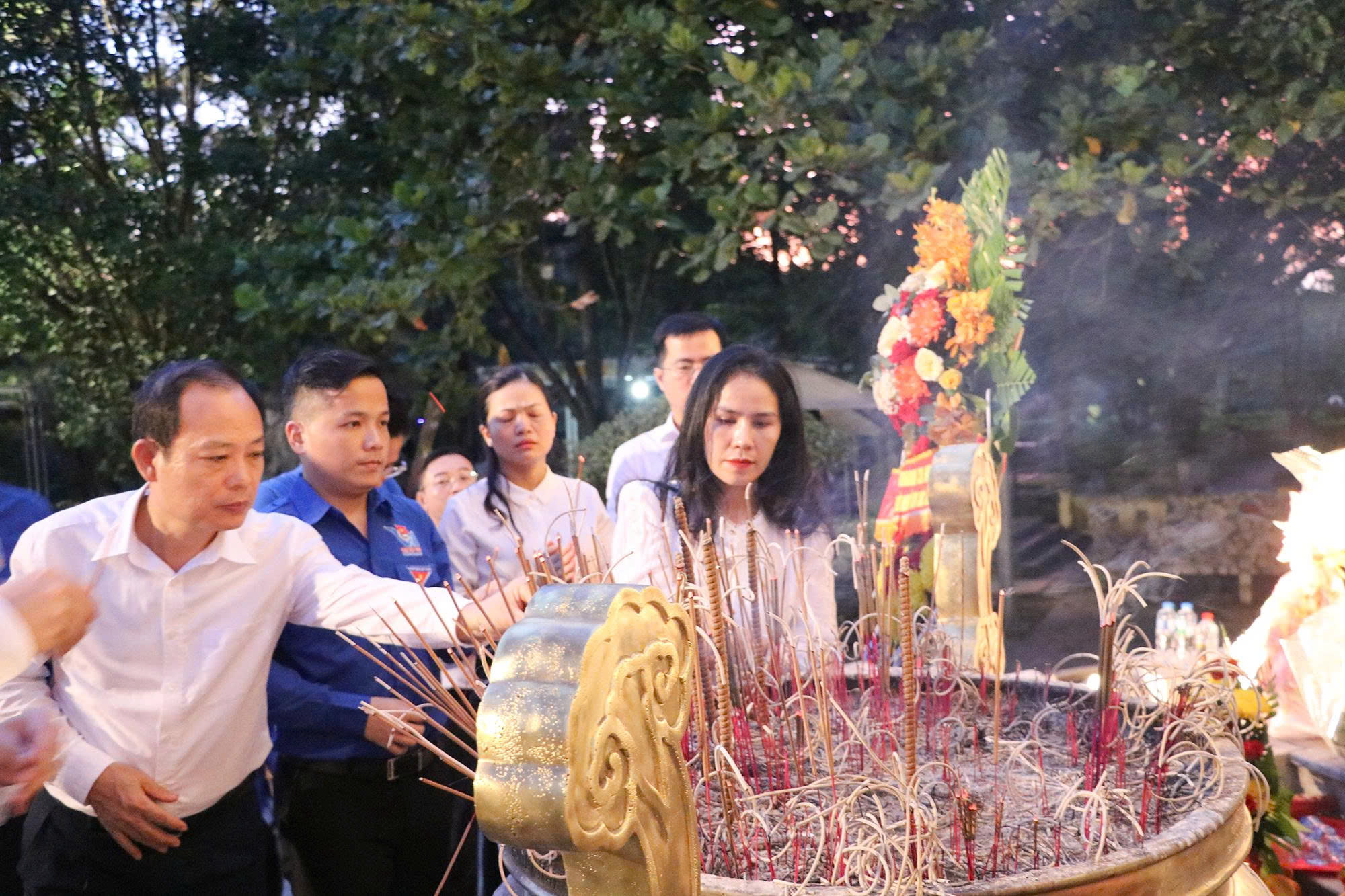 Anh-tin-bai