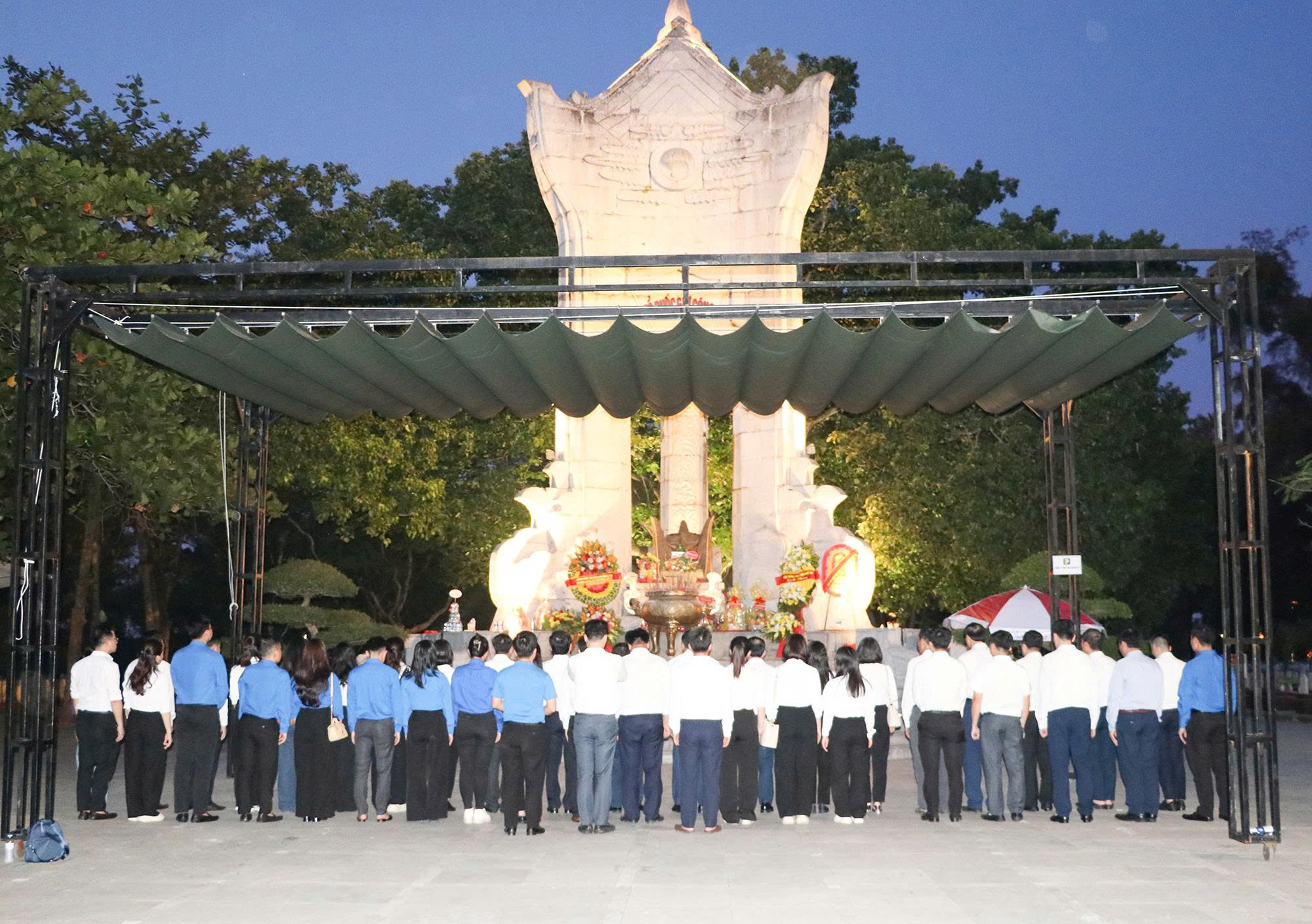 Anh-tin-bai