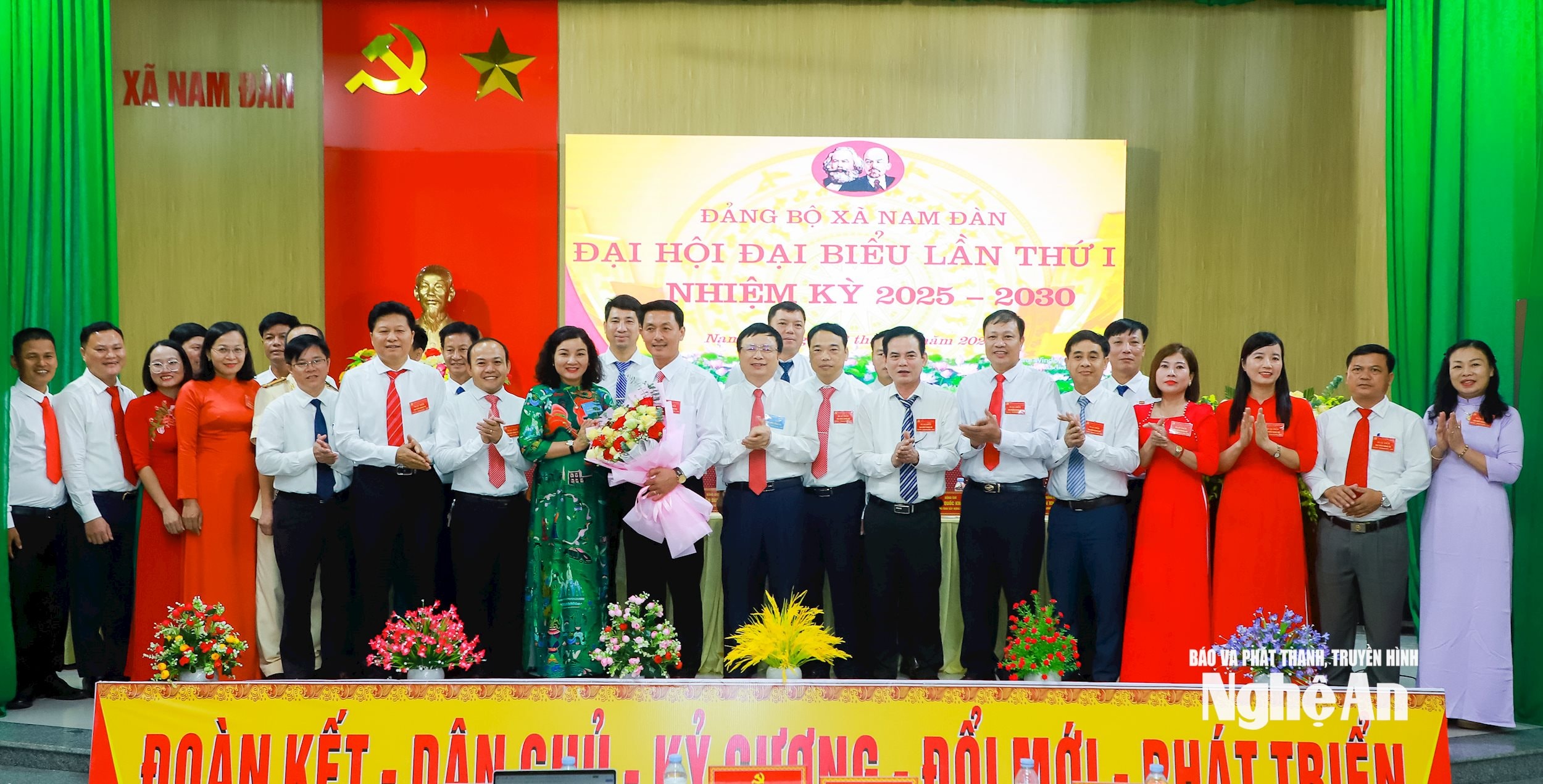 Anh-tin-bai