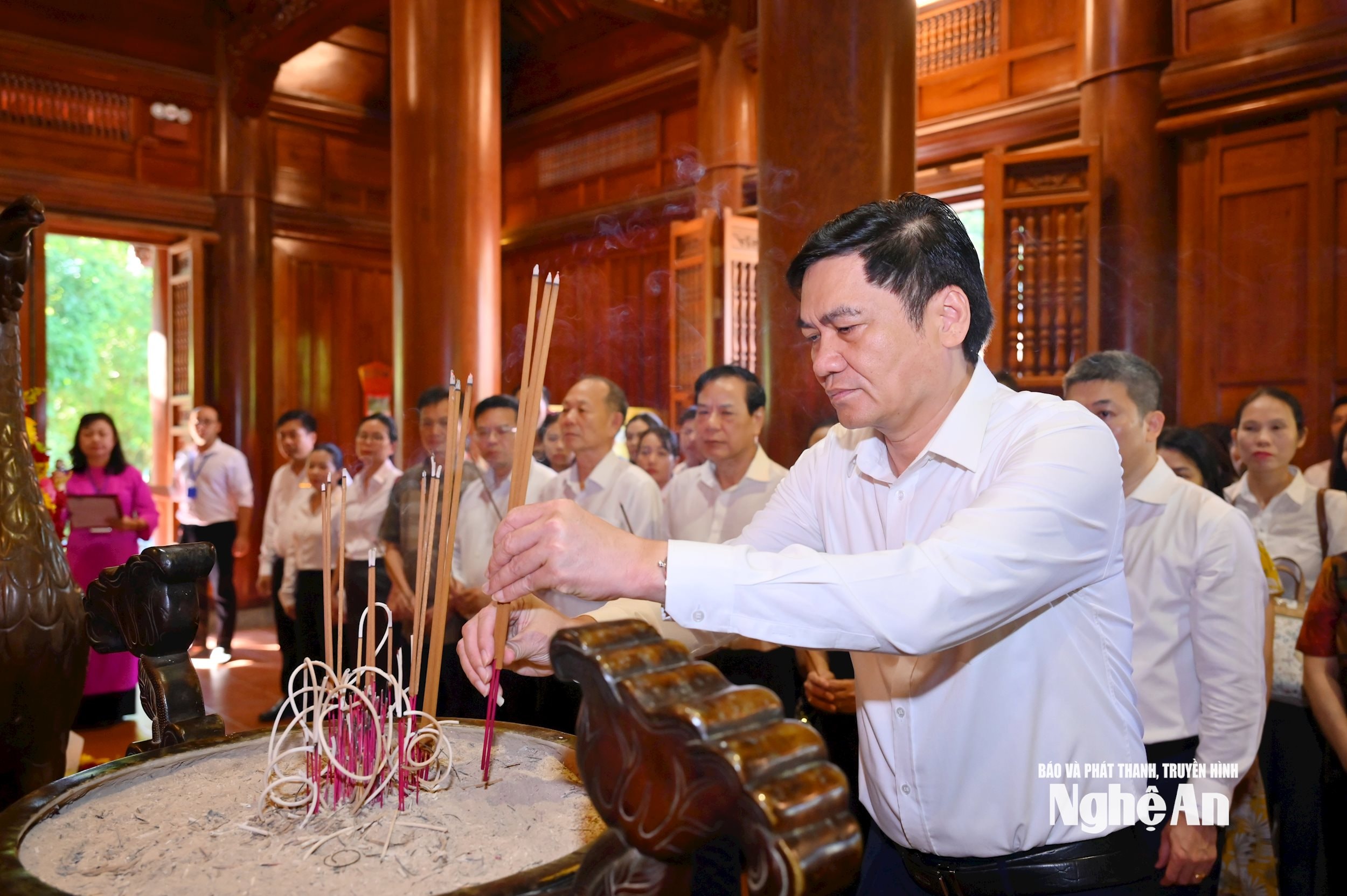 Anh-tin-bai