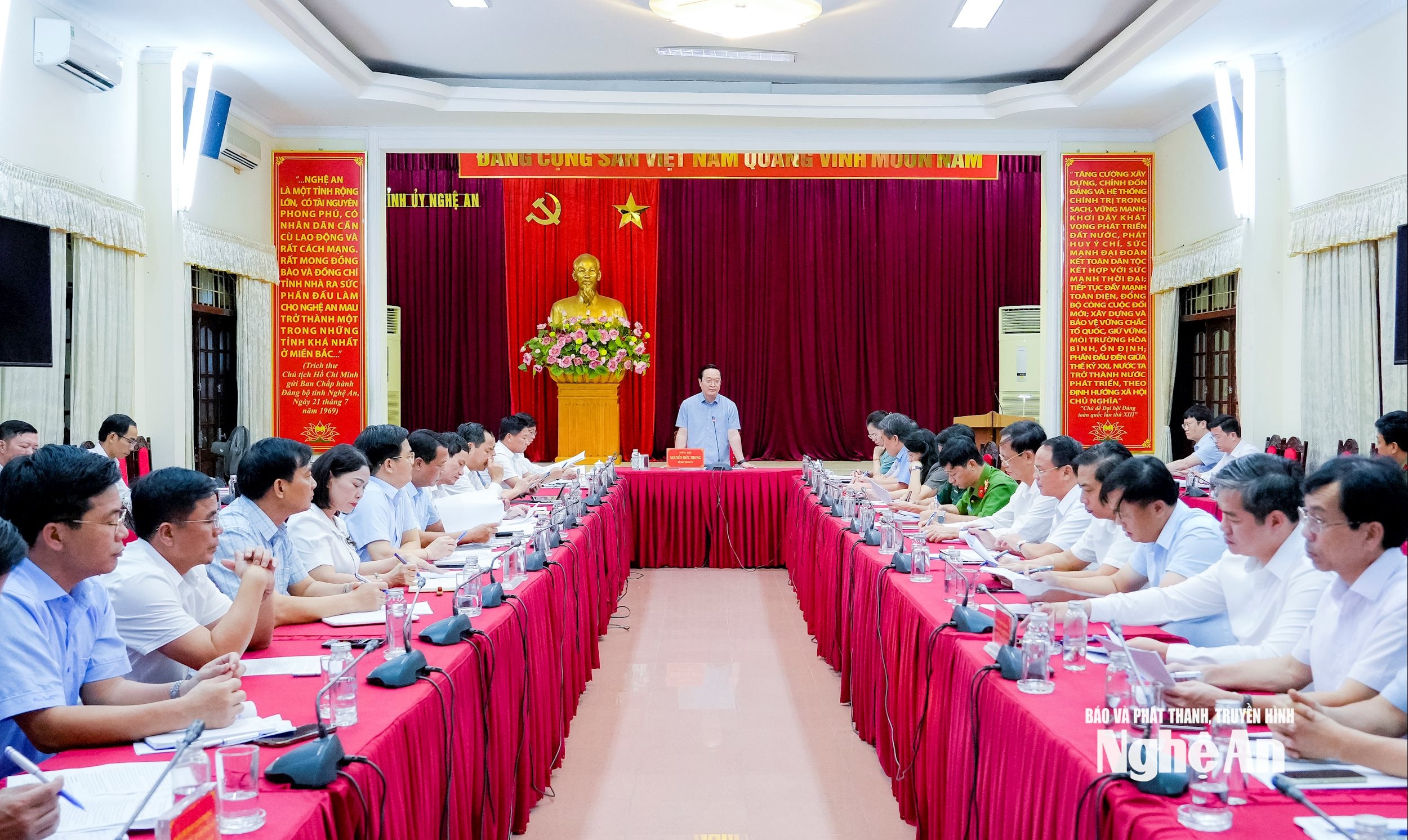 Anh-tin-bai