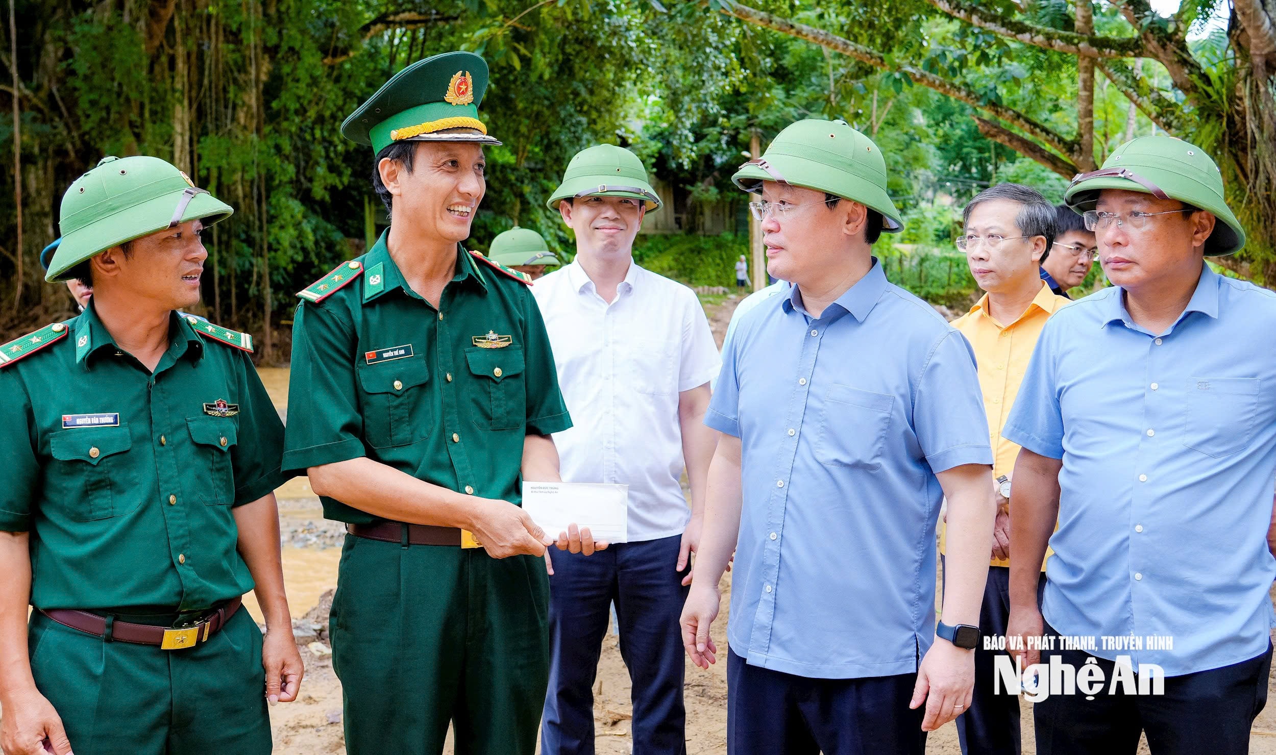 Anh-tin-bai