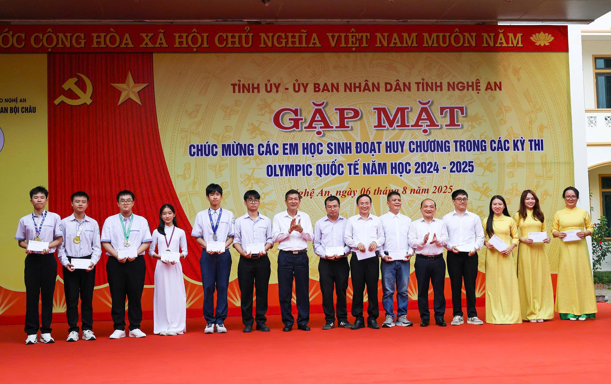 Anh-tin-bai