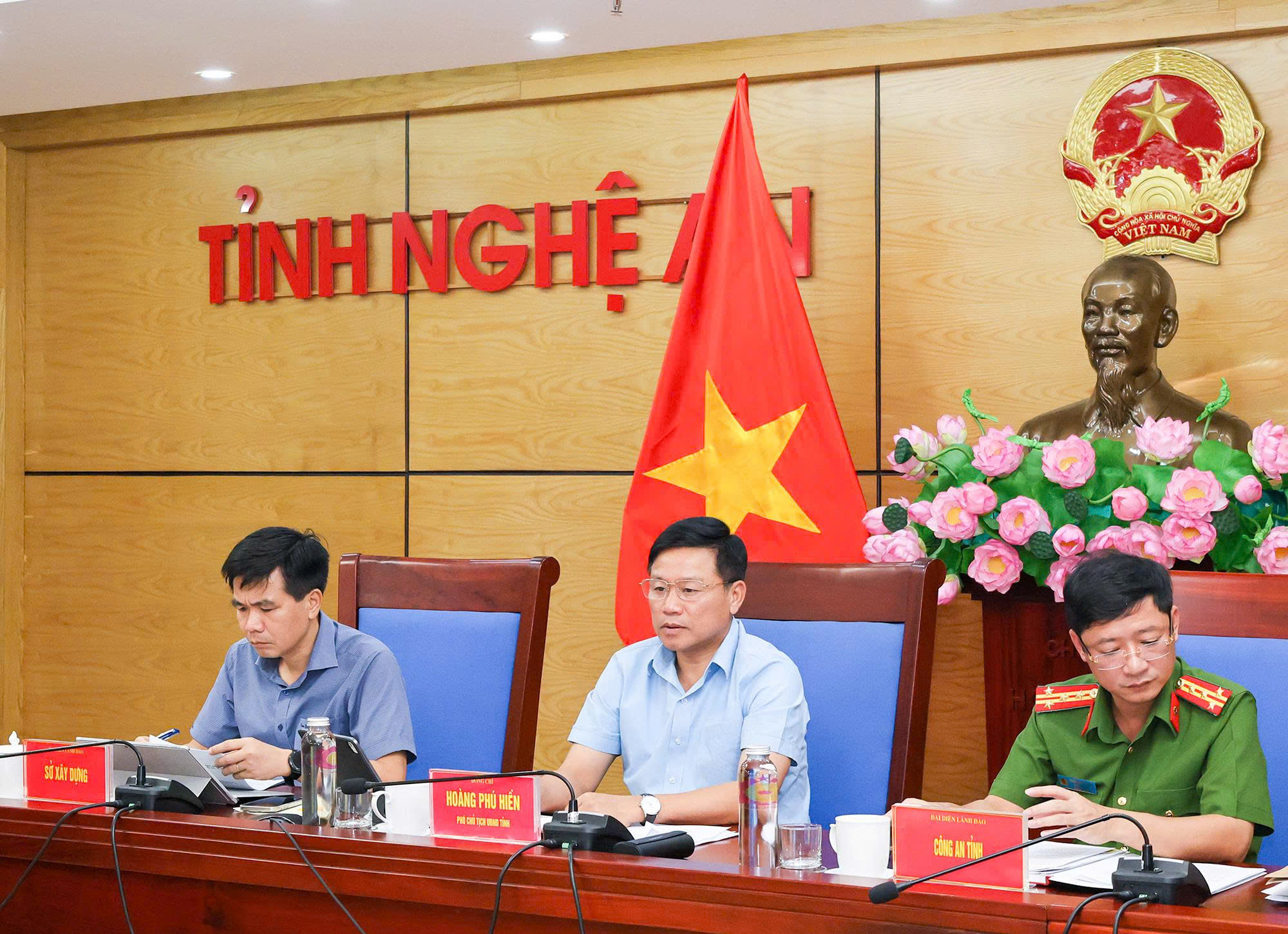 Anh-tin-bai