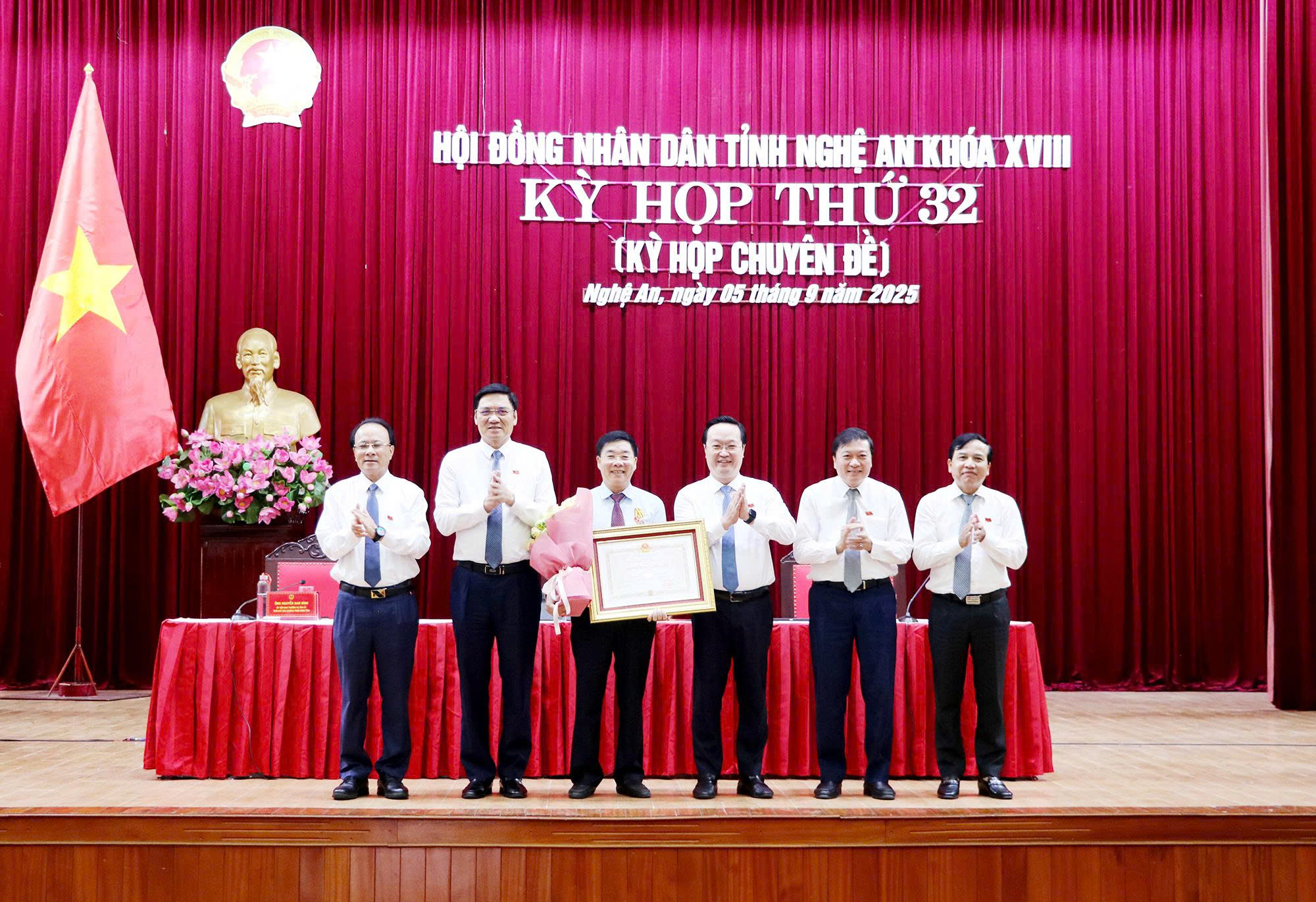 Anh-tin-bai
