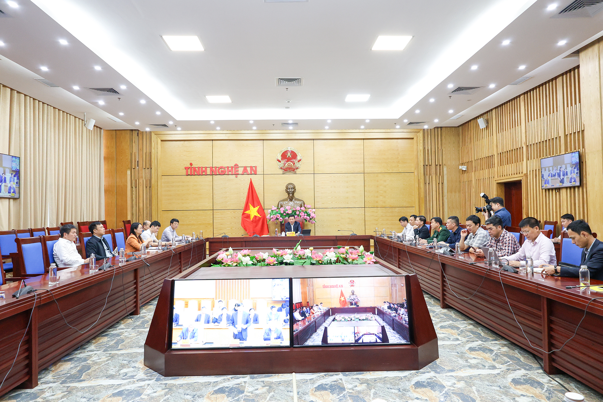 Anh-tin-bai