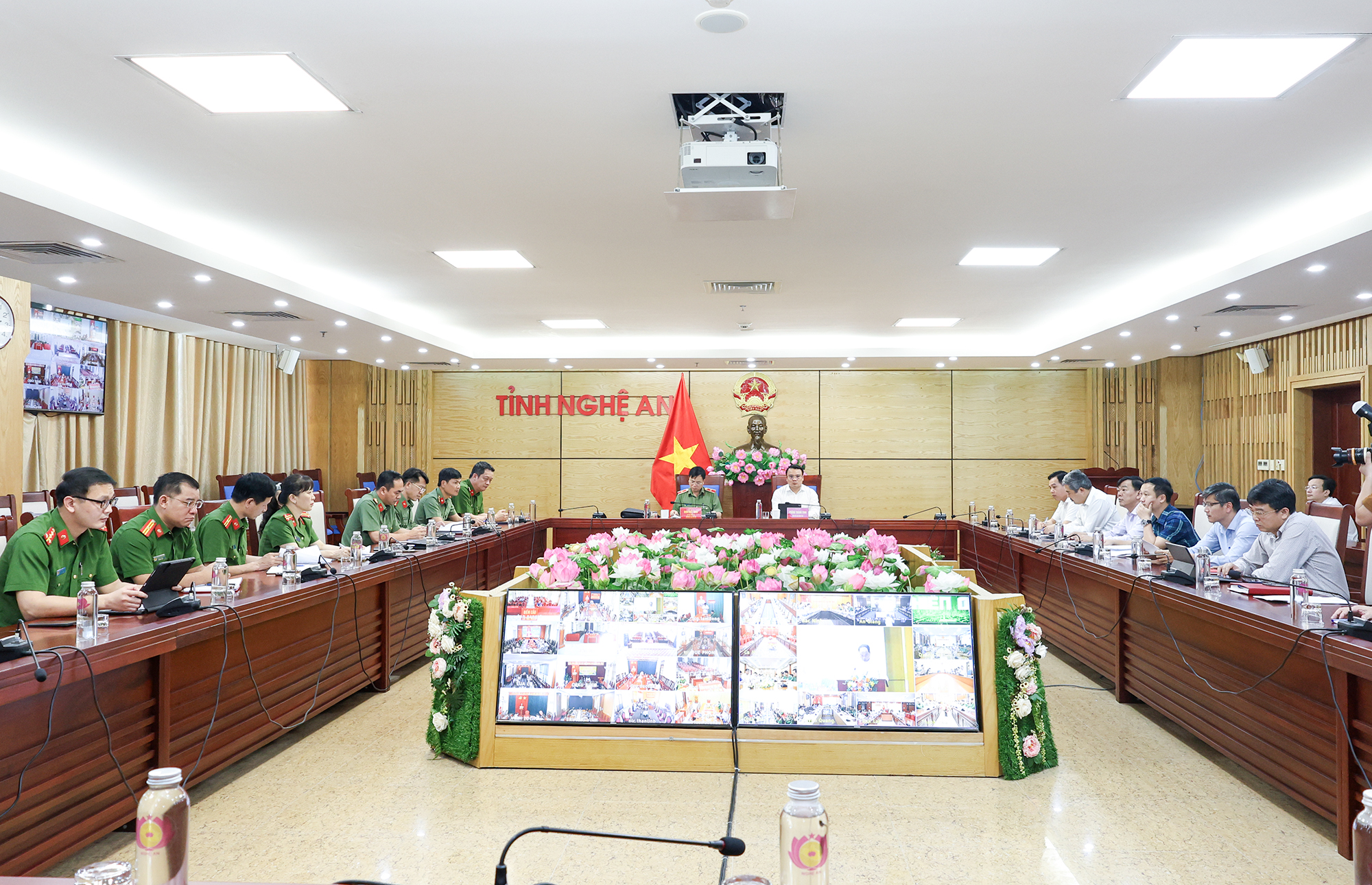 Anh-tin-bai