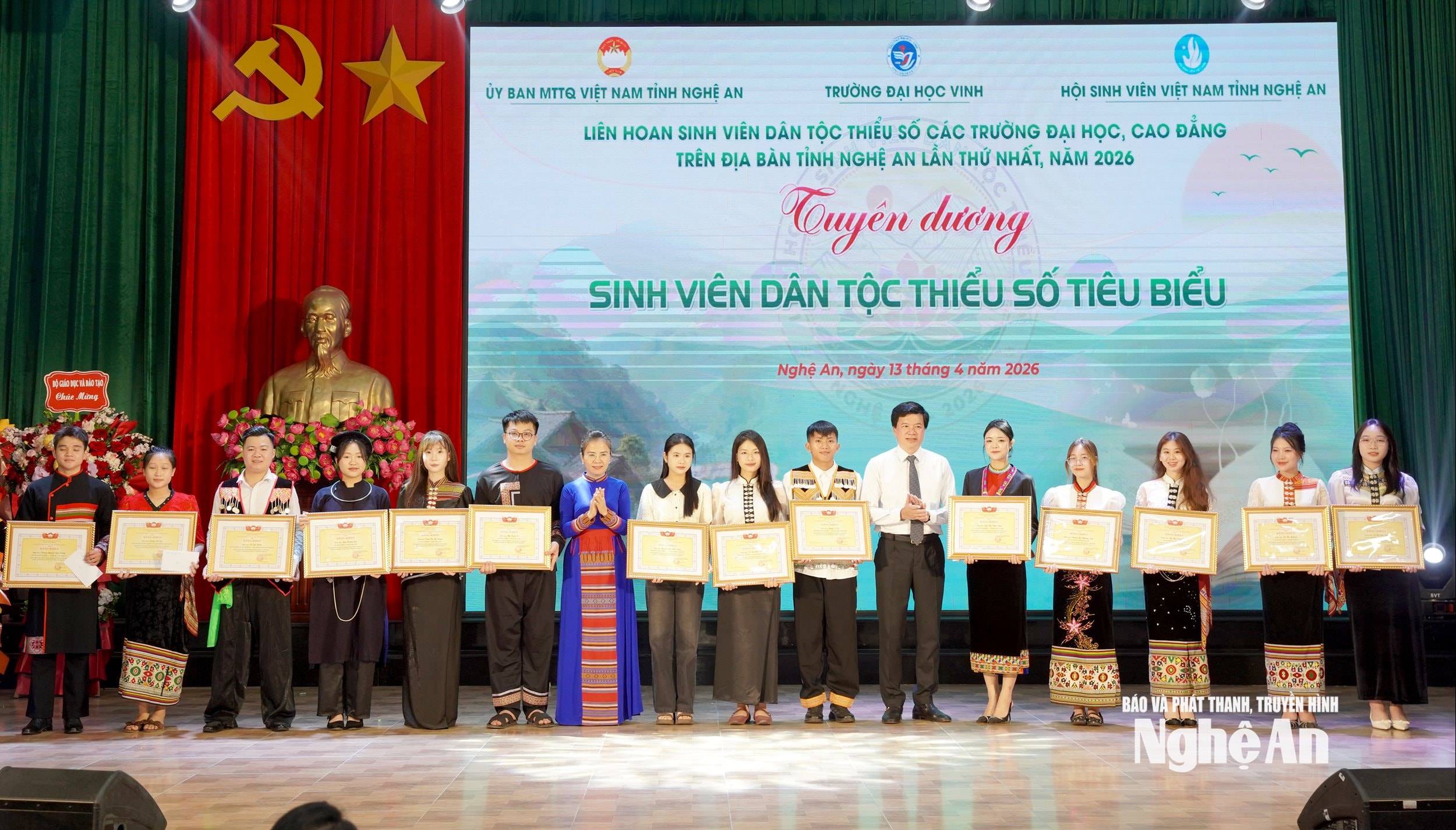 Anh-tin-bai