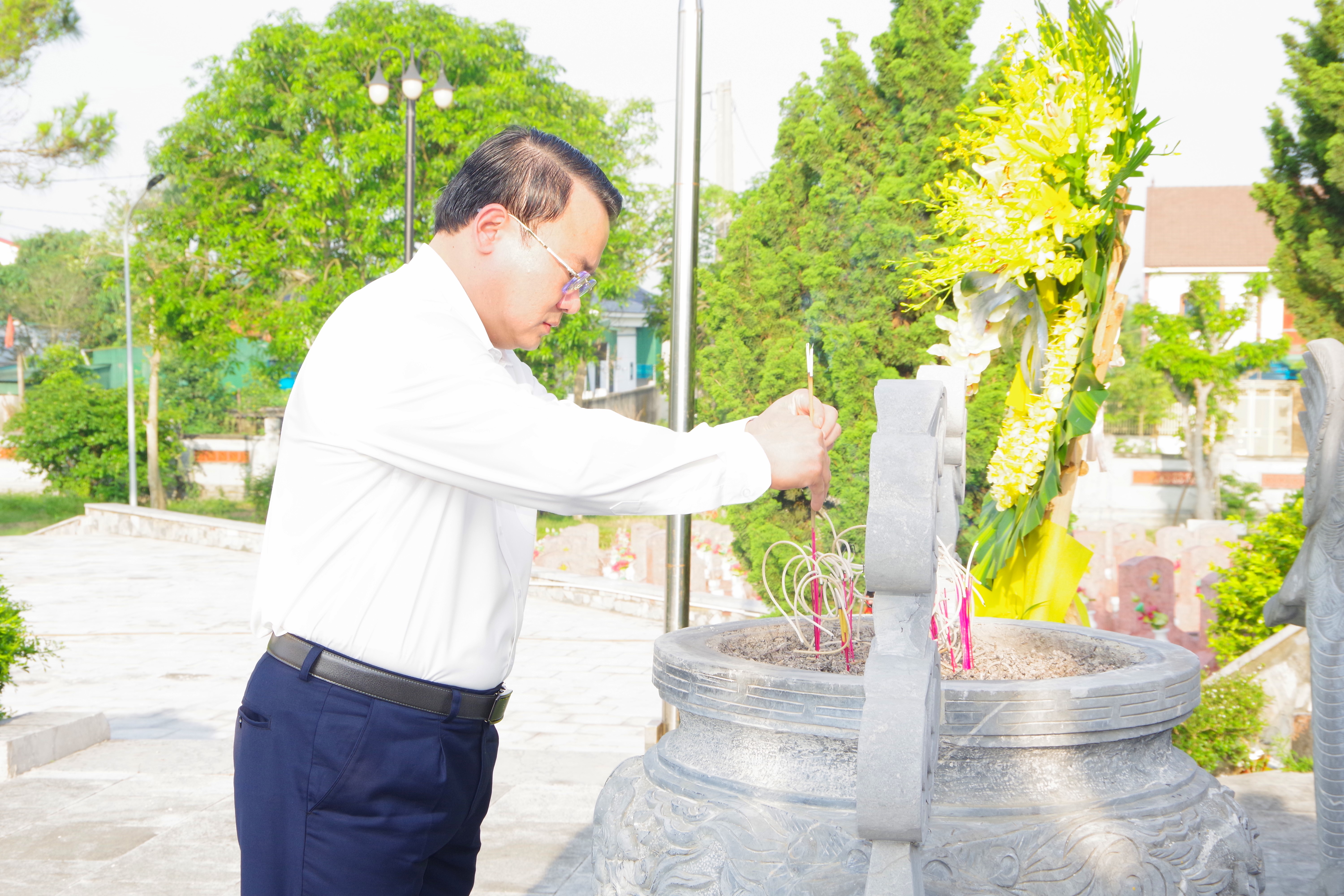 Anh-tin-bai
