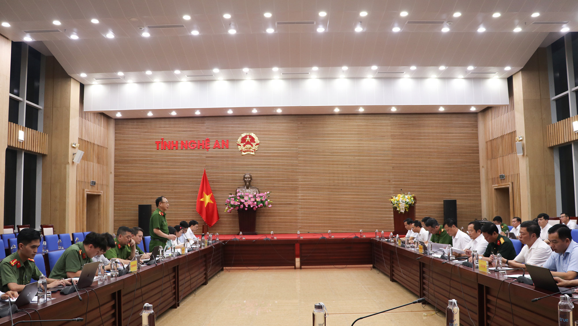 Anh-tin-bai