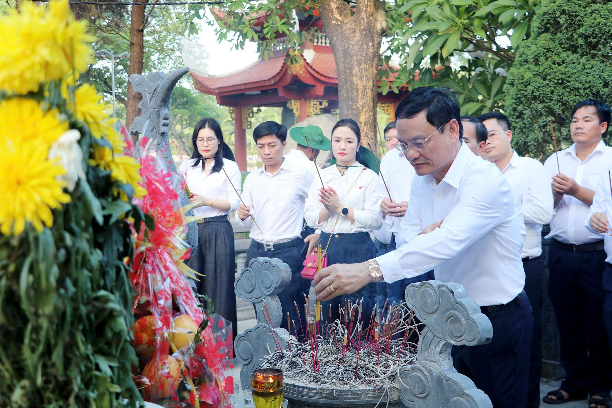 Anh-tin-bai