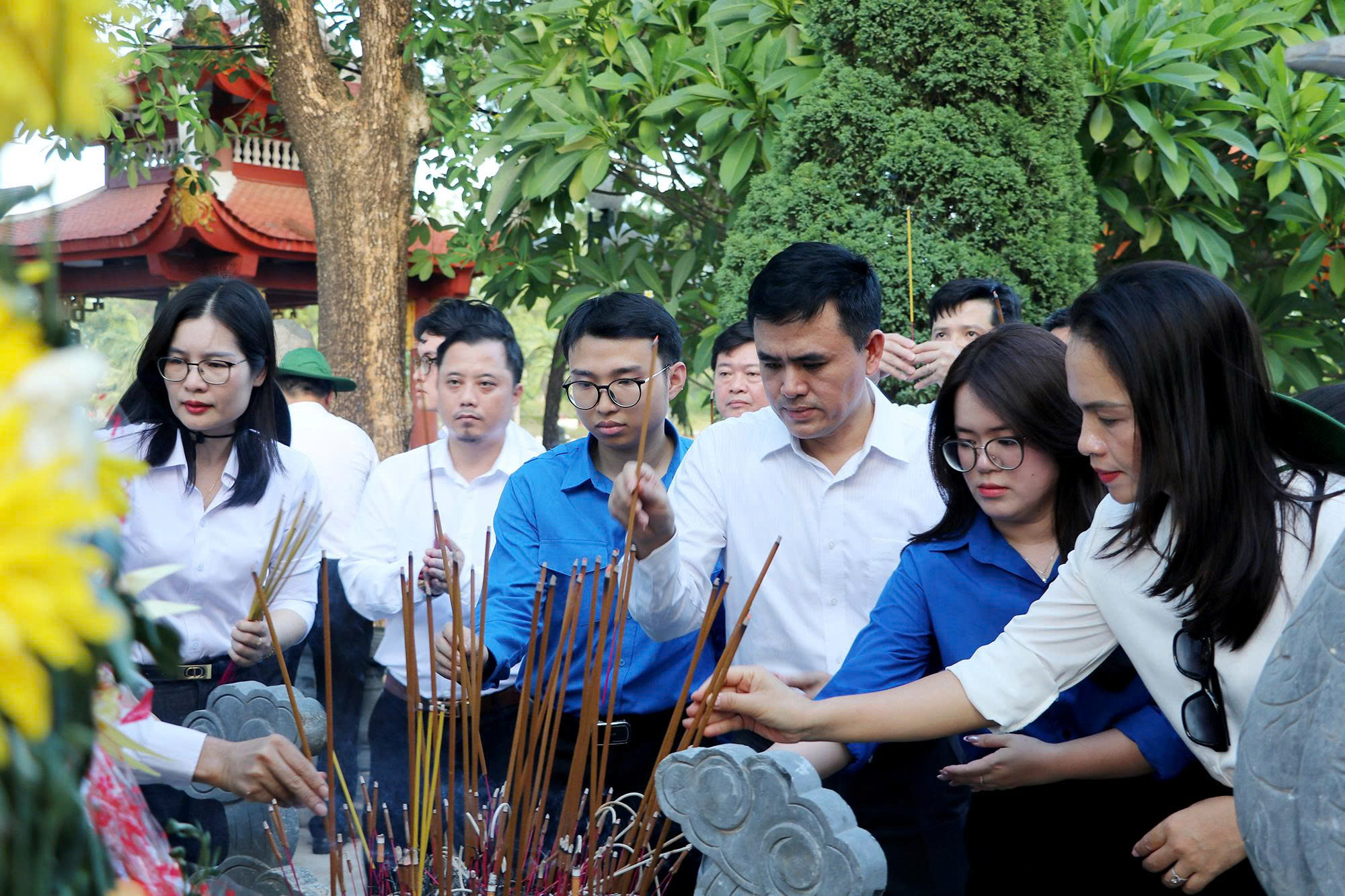 Anh-tin-bai