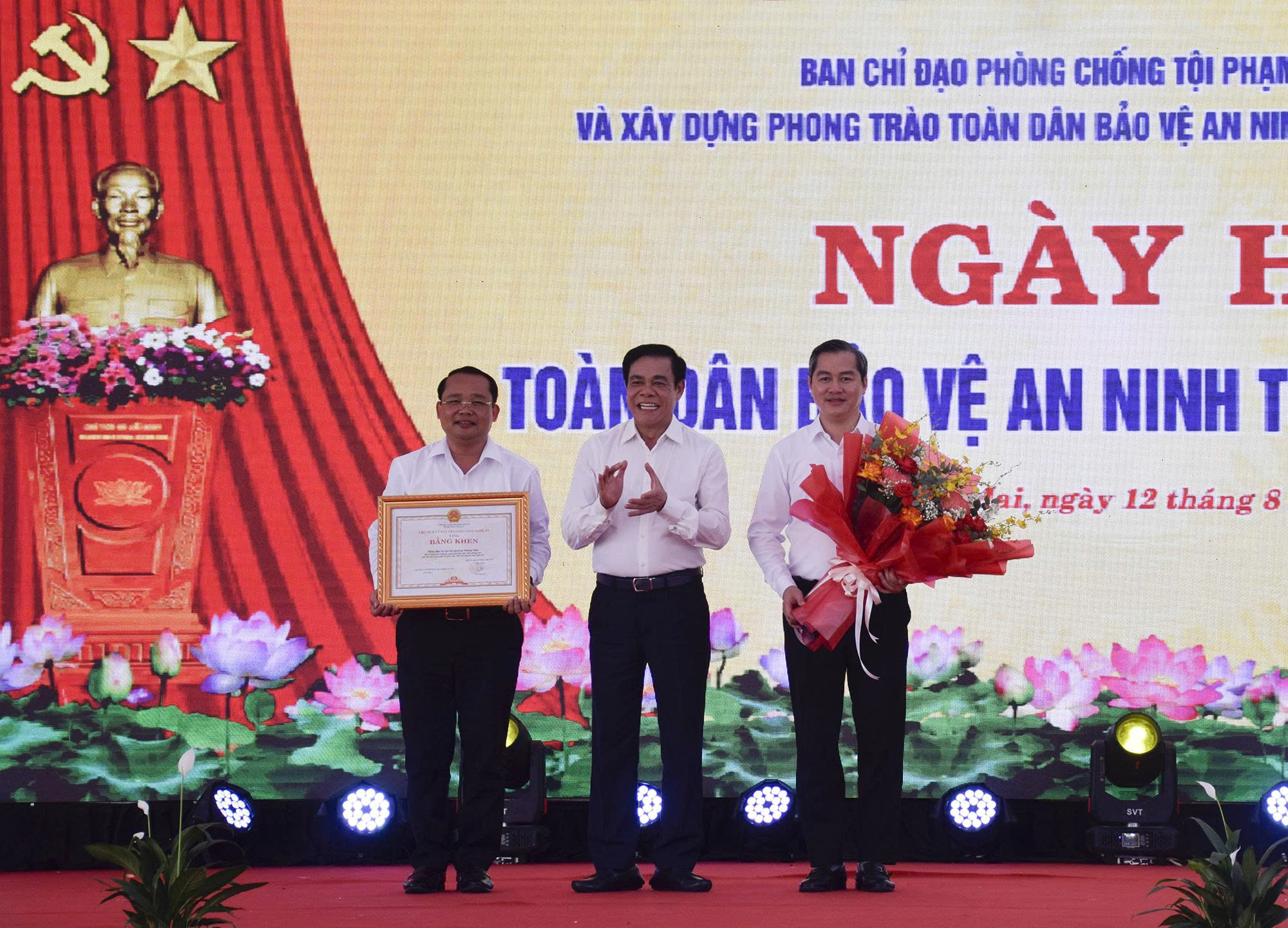 Anh-tin-bai