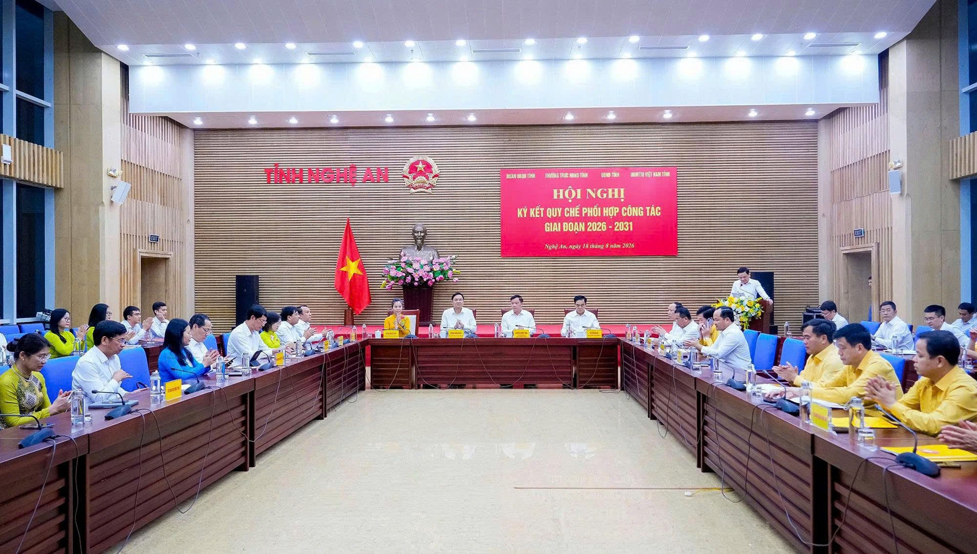 Anh-tin-bai