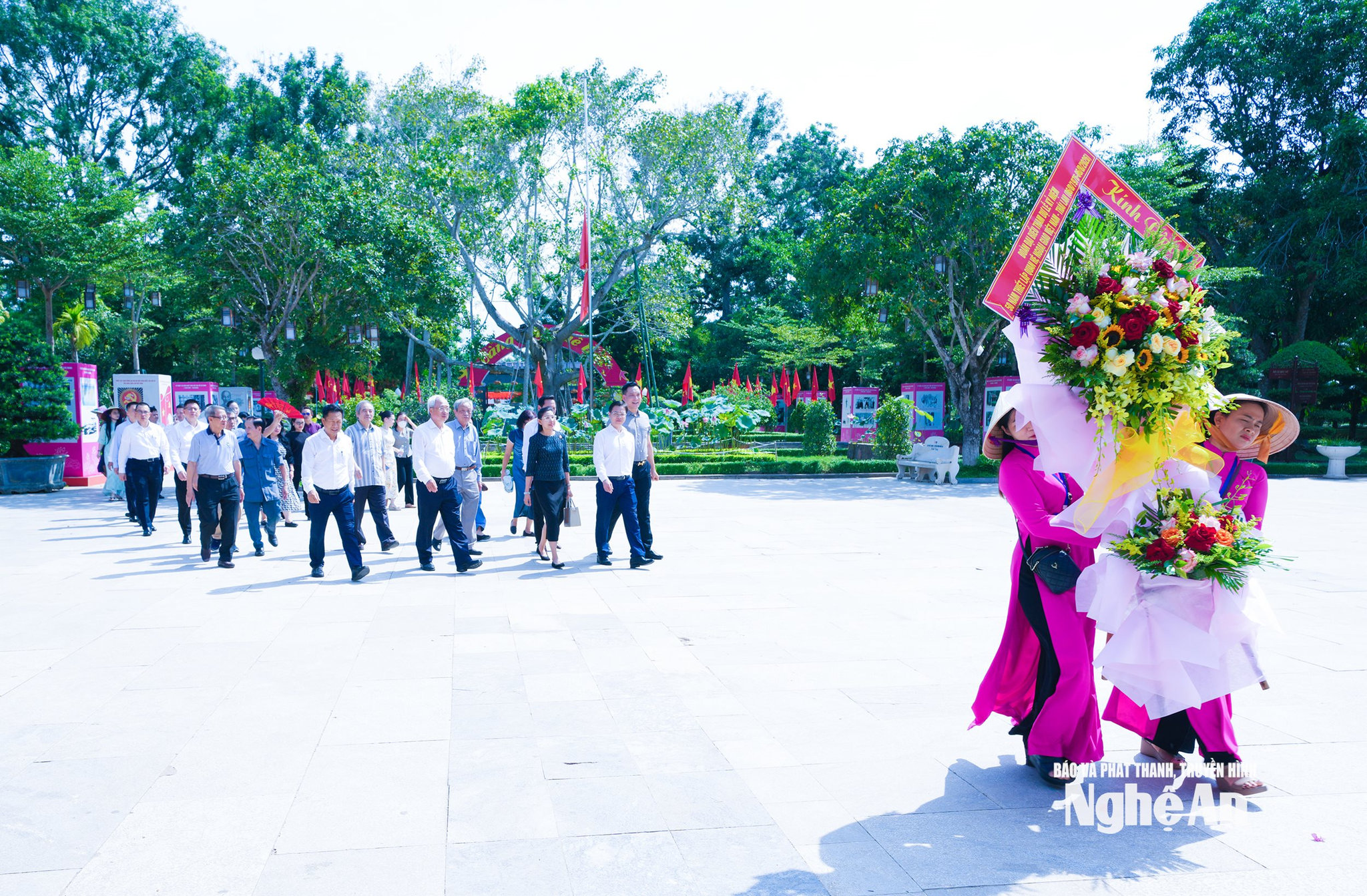 Anh-tin-bai