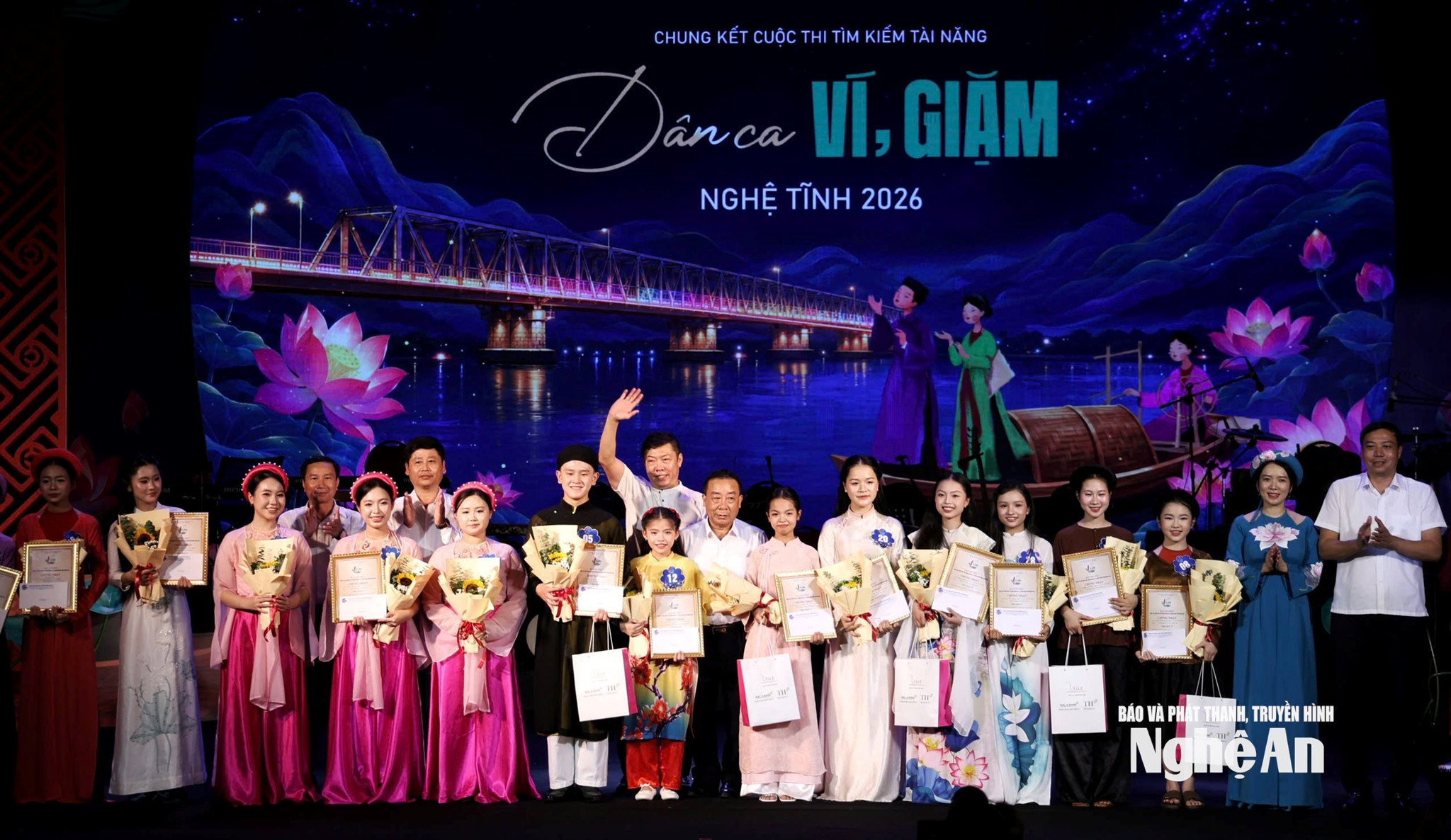 Anh-tin-bai