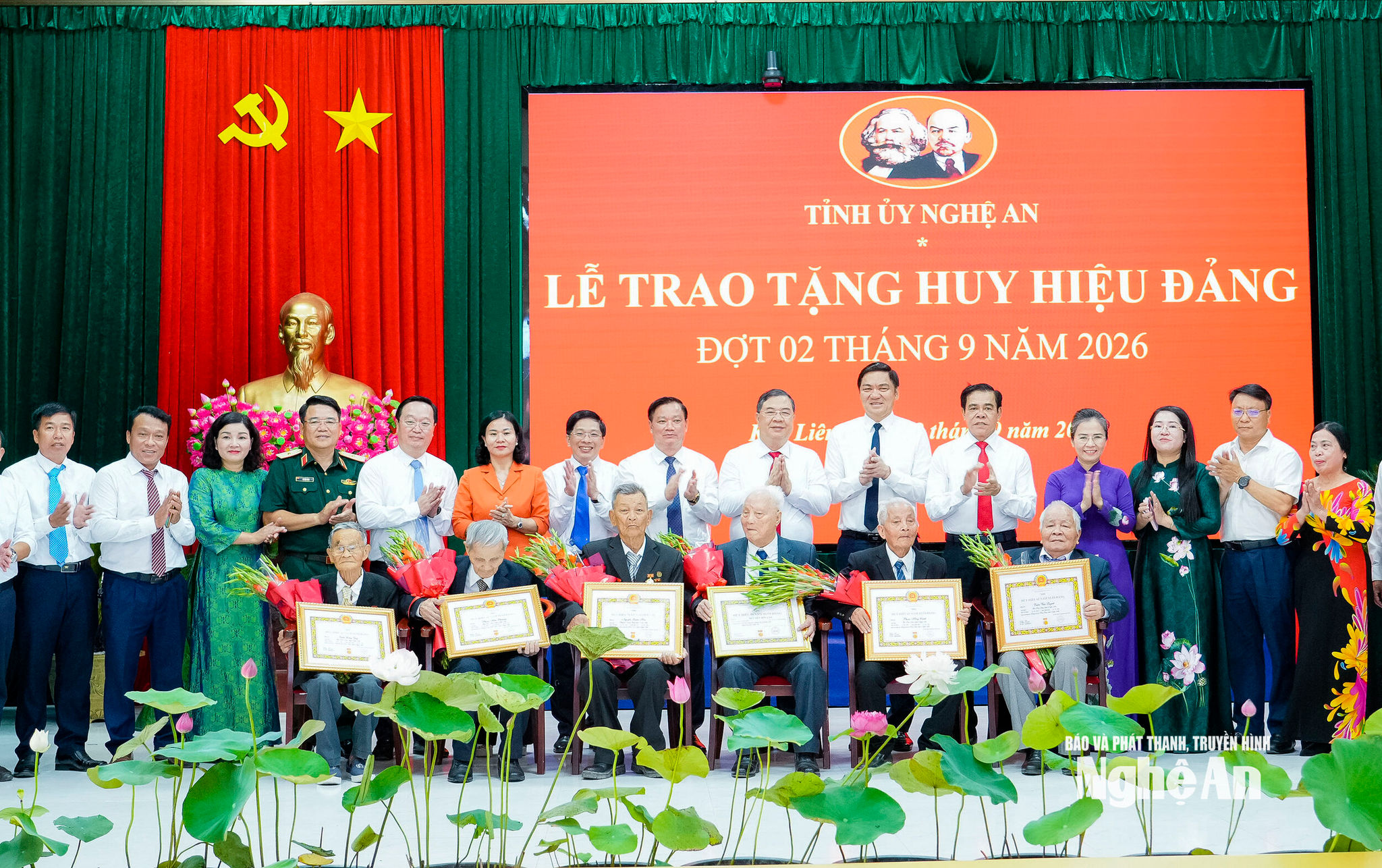 Anh-tin-bai