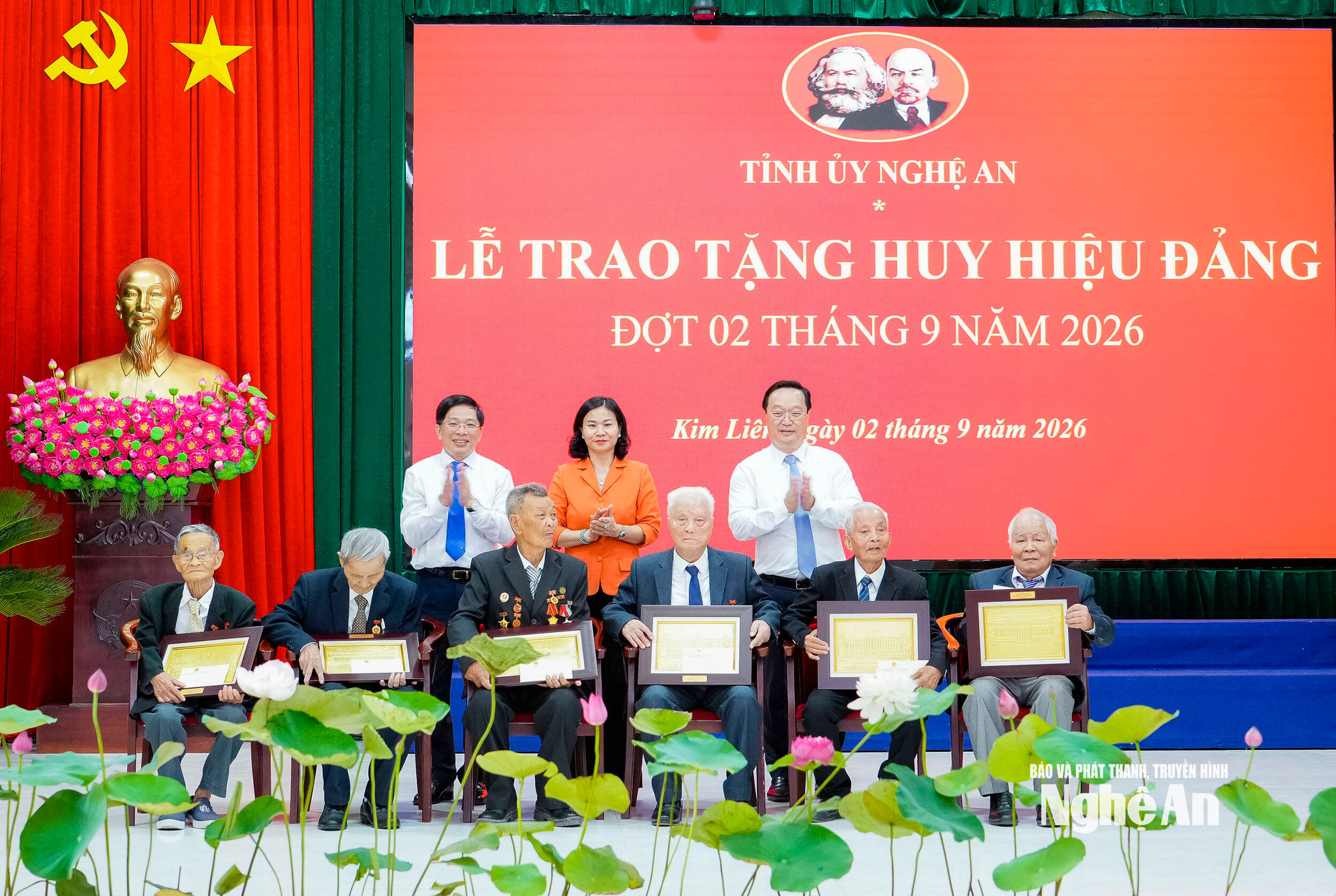 Anh-tin-bai