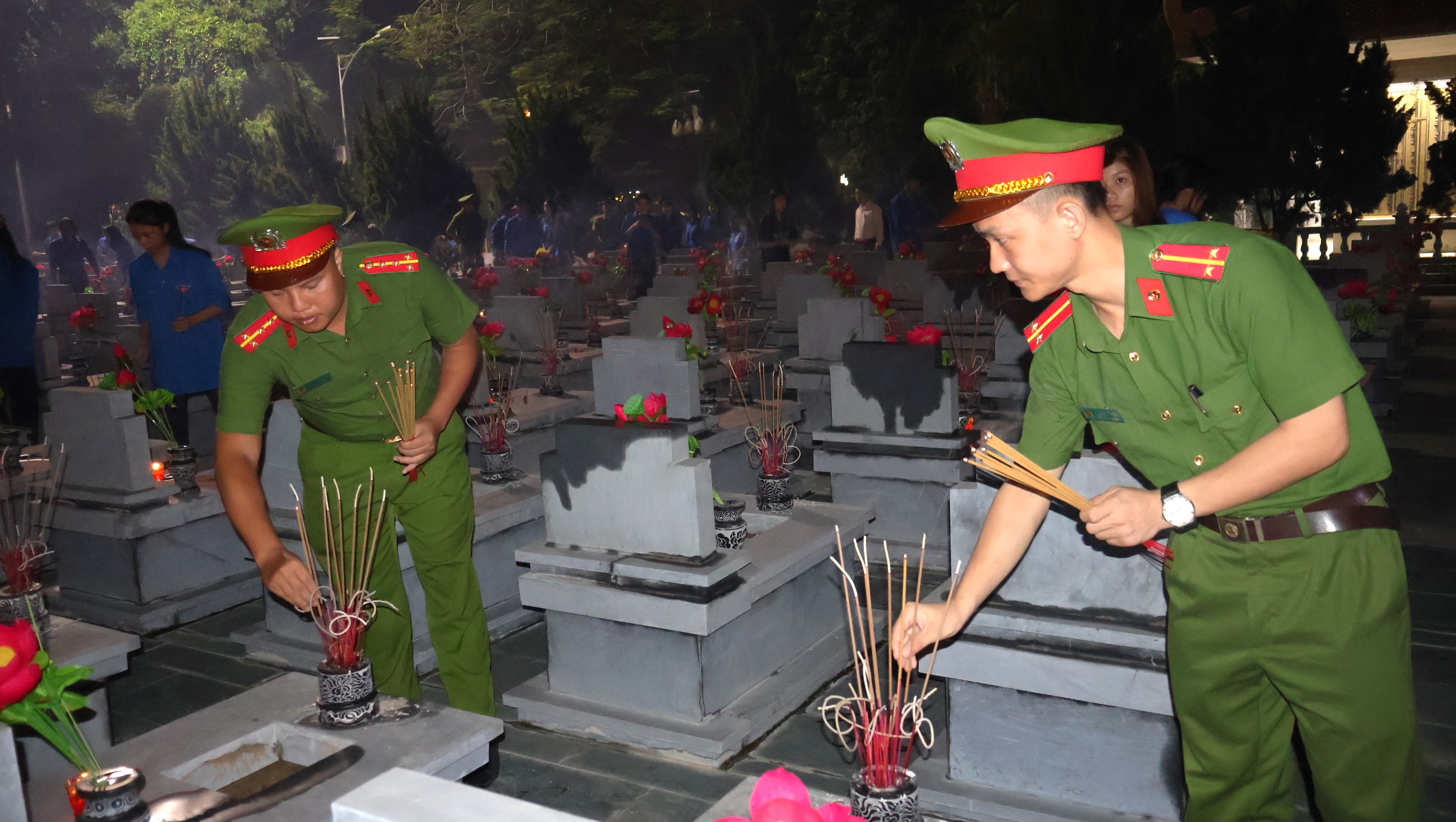 Anh-tin-bai