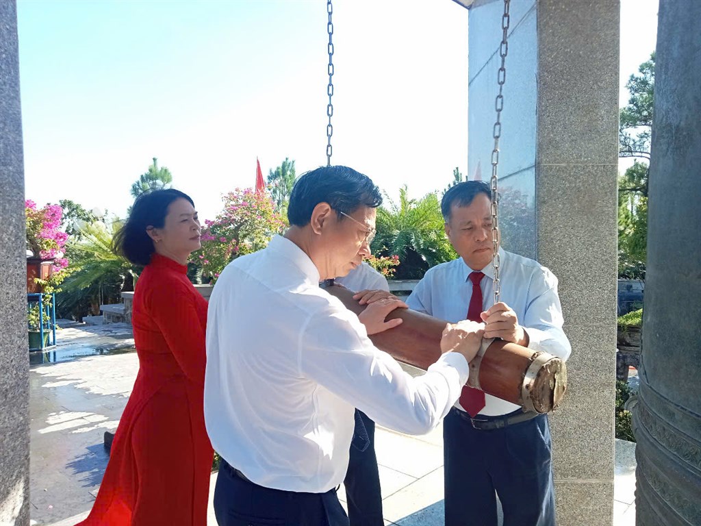 Anh-tin-bai