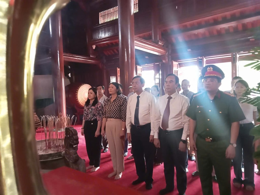 Anh-tin-bai