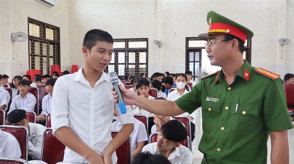 Anh-tin-bai