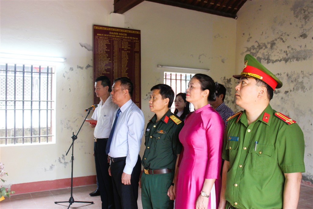 Anh-tin-bai