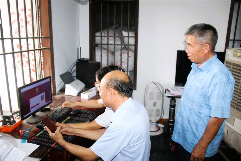 Anh-tin-bai