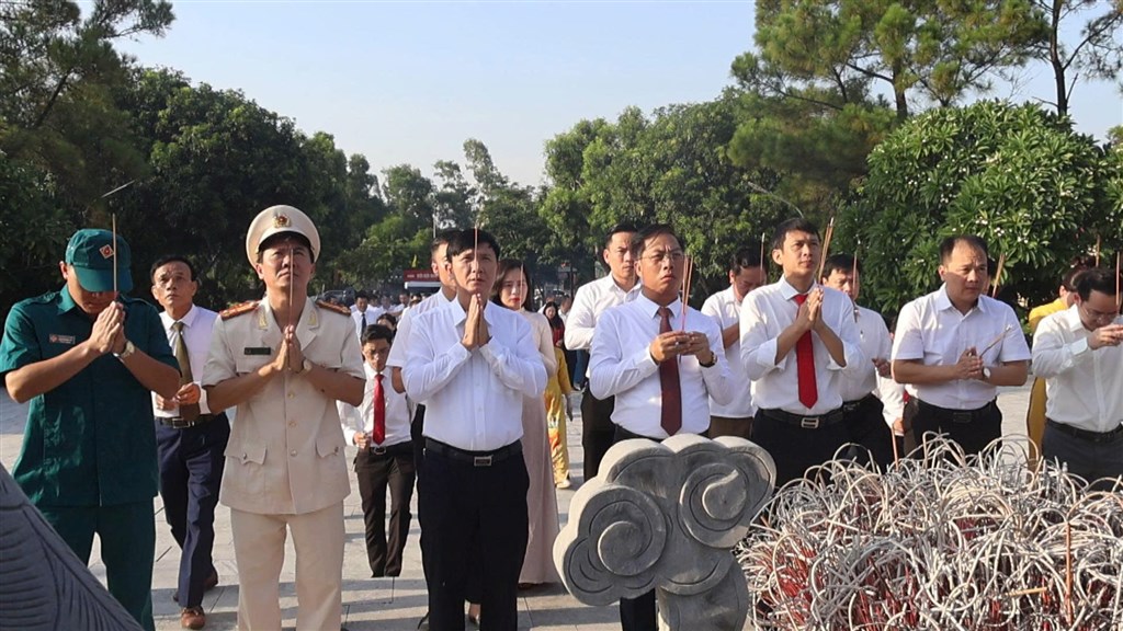 Anh-tin-bai