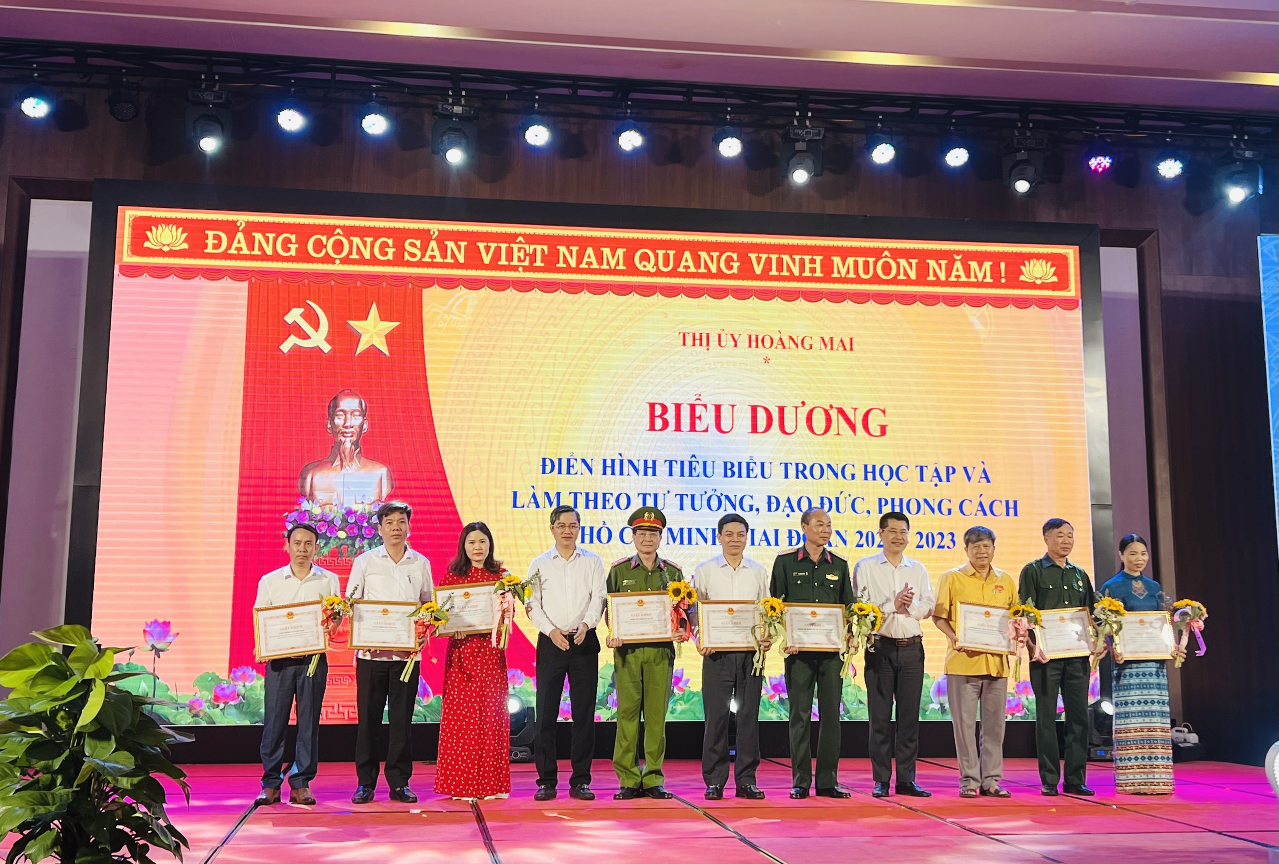 Anh-tin-bai