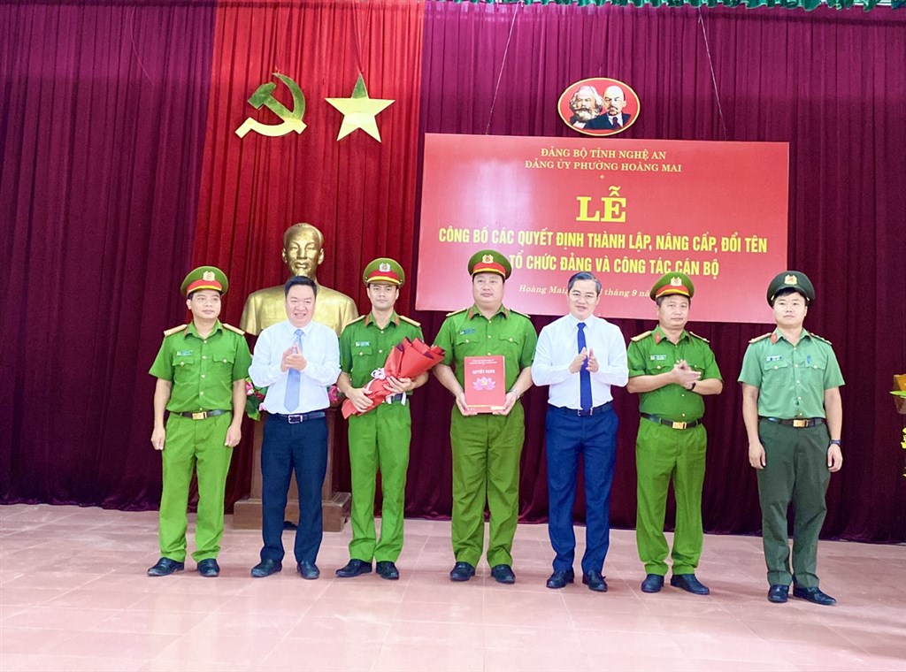 HOÀNG MAI: CÔNG BỐ QUYẾT ĐỊNH VỀ THÀNH LẬP, NÂNG CẤP, ĐỔI TÊN TỔ CHỨC ĐẢNG VÀ CÔNG TÁC CÁN BỘ