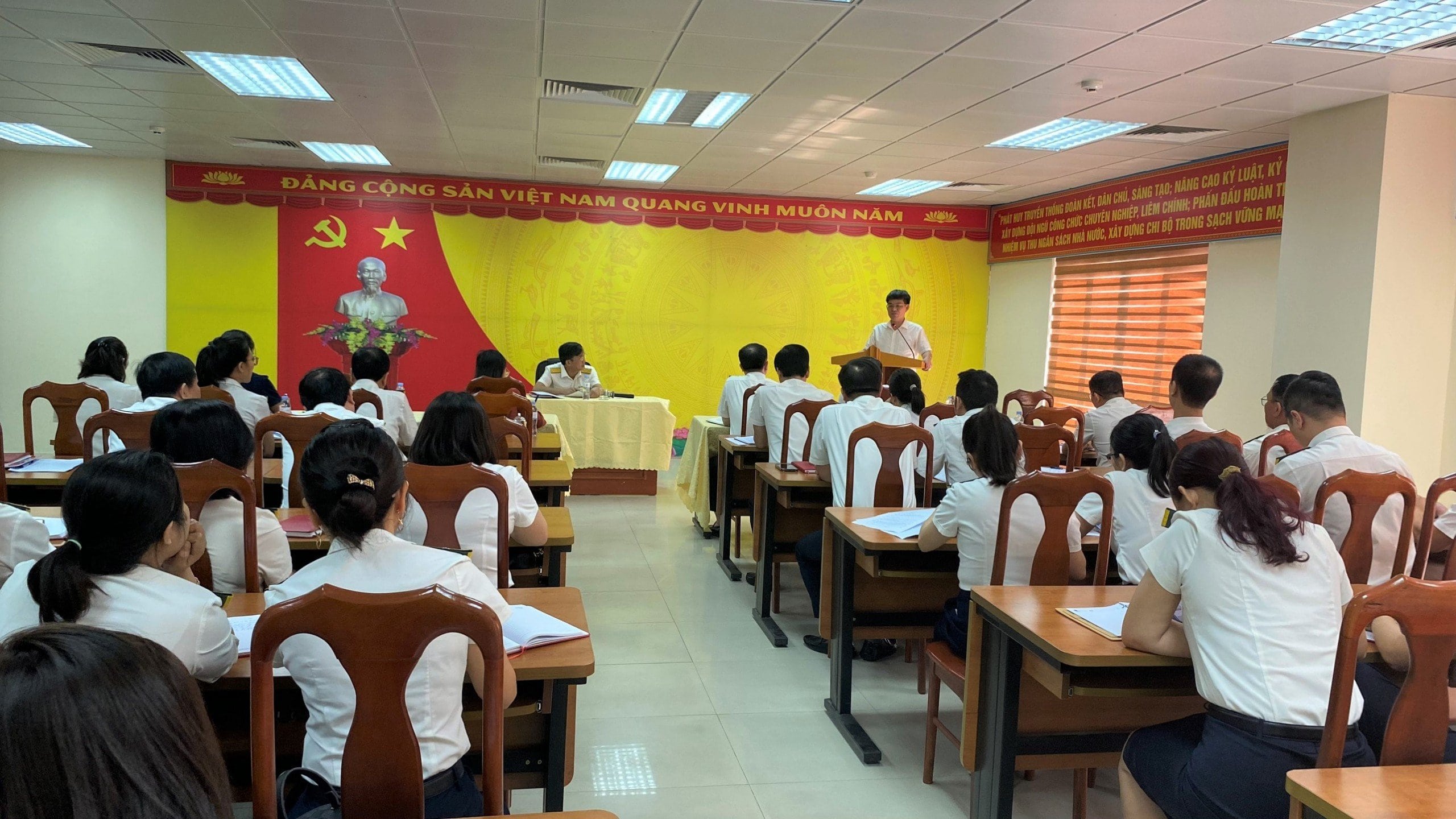 Phó trưởng Đoàn Đại biểu Quốc hội tỉnh tham dự sinh hoạt chi bộ cơ sở