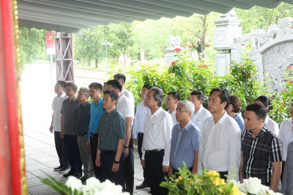 Anh-tin-bai