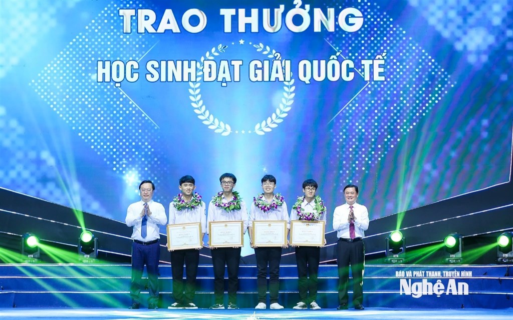 Anh-tin-bai