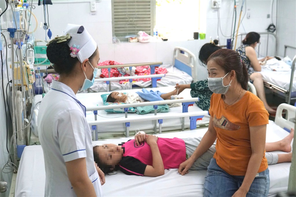 Sốt xuất huyết có xu hướng tăng, cần phân loại bệnh nhân tốt, phòng chống lây nhiễm chéo trong bệnh viện