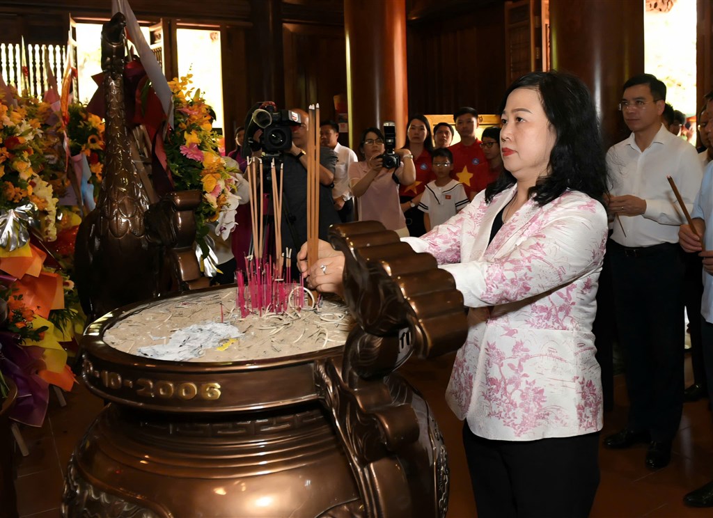 Anh-tin-bai
