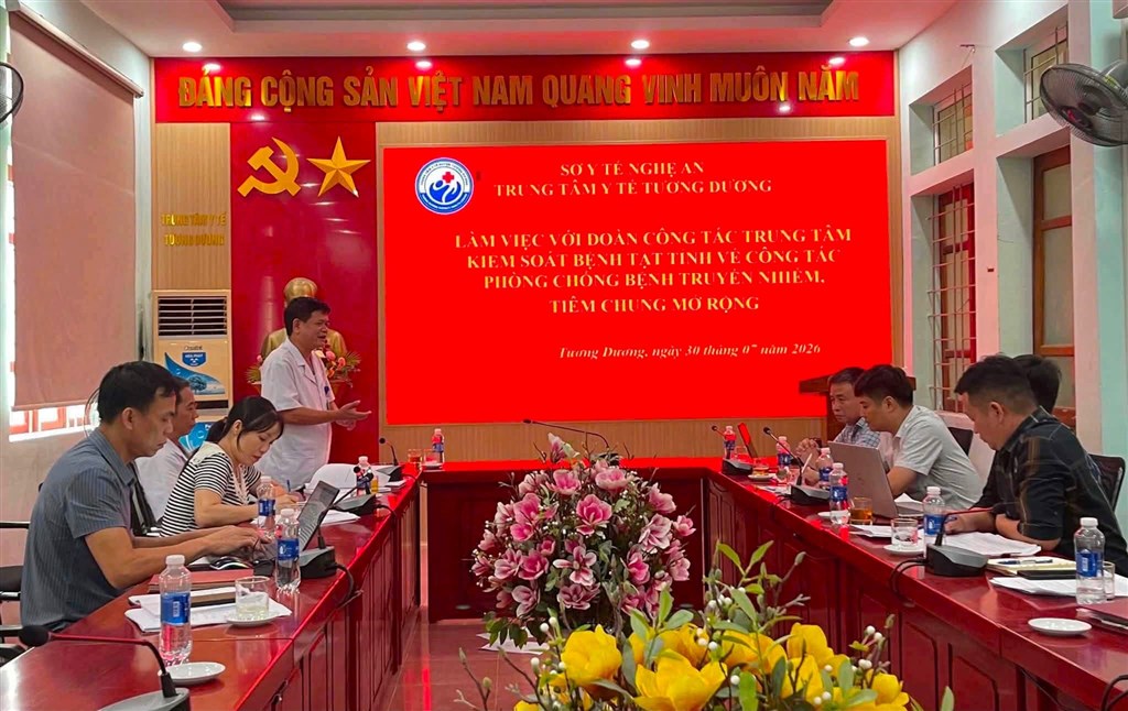 Trung tâm Kiểm soát bệnh tật tỉnh Nghệ An tăng cường phòng, chống dịch bệnh, tiêm chủng mở rộng và giám sát liệt mềm cấp phòng bệnh Bại liệt tại các đơn vị y tế miền núi