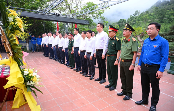 Anh-tin-bai