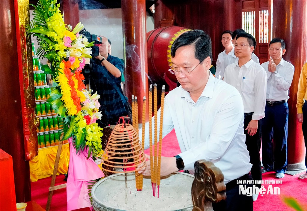 Anh-tin-bai