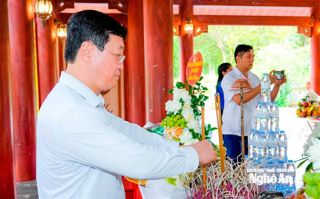 Anh-tin-bai