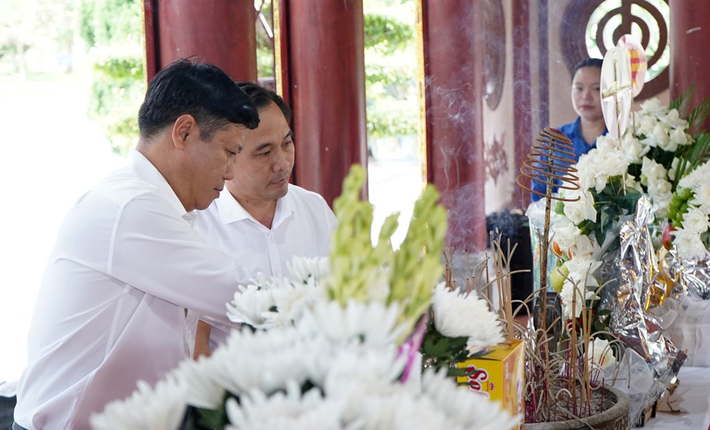Anh-tin-bai
